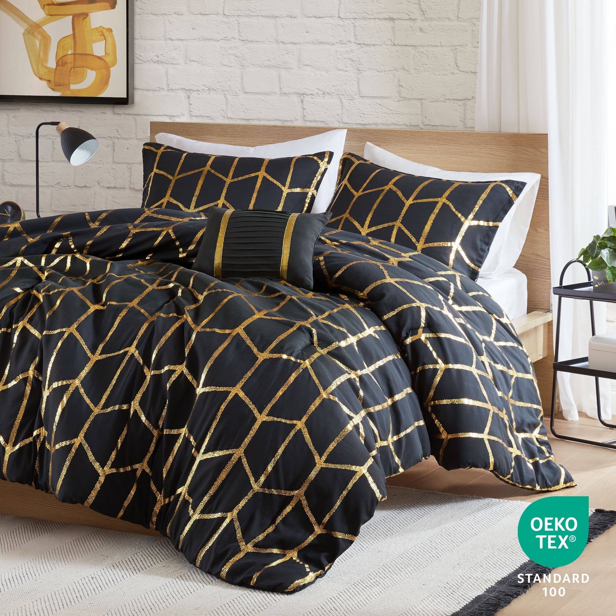 Hypoallergenic Cloud Full/Queen Size Comforter Set, 4-Piece Bedding Set for All Seasons, Geometric Metallic Comforter Bed Set with Decor P... - All-Season Down Alternative Comforter Insert Detail