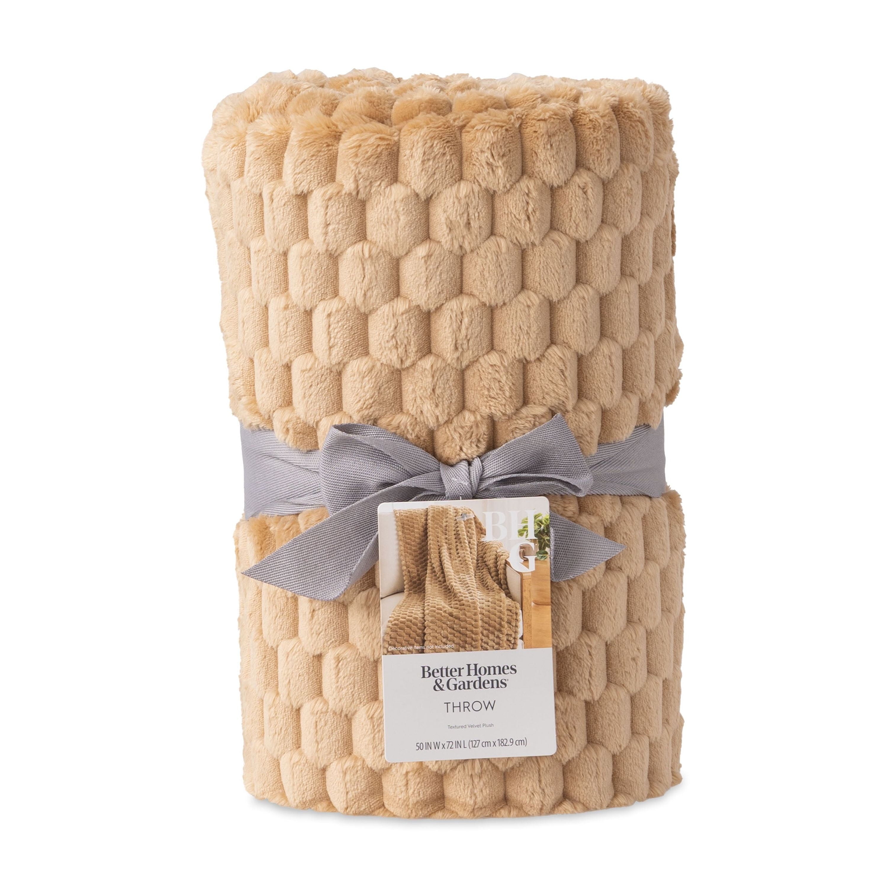 Reversible Sherpa Textured Velvet Plush Oversized Throw Blanket in Dark Caramel - Super Soft Reversible Sherpa Flannel Blanket Detail