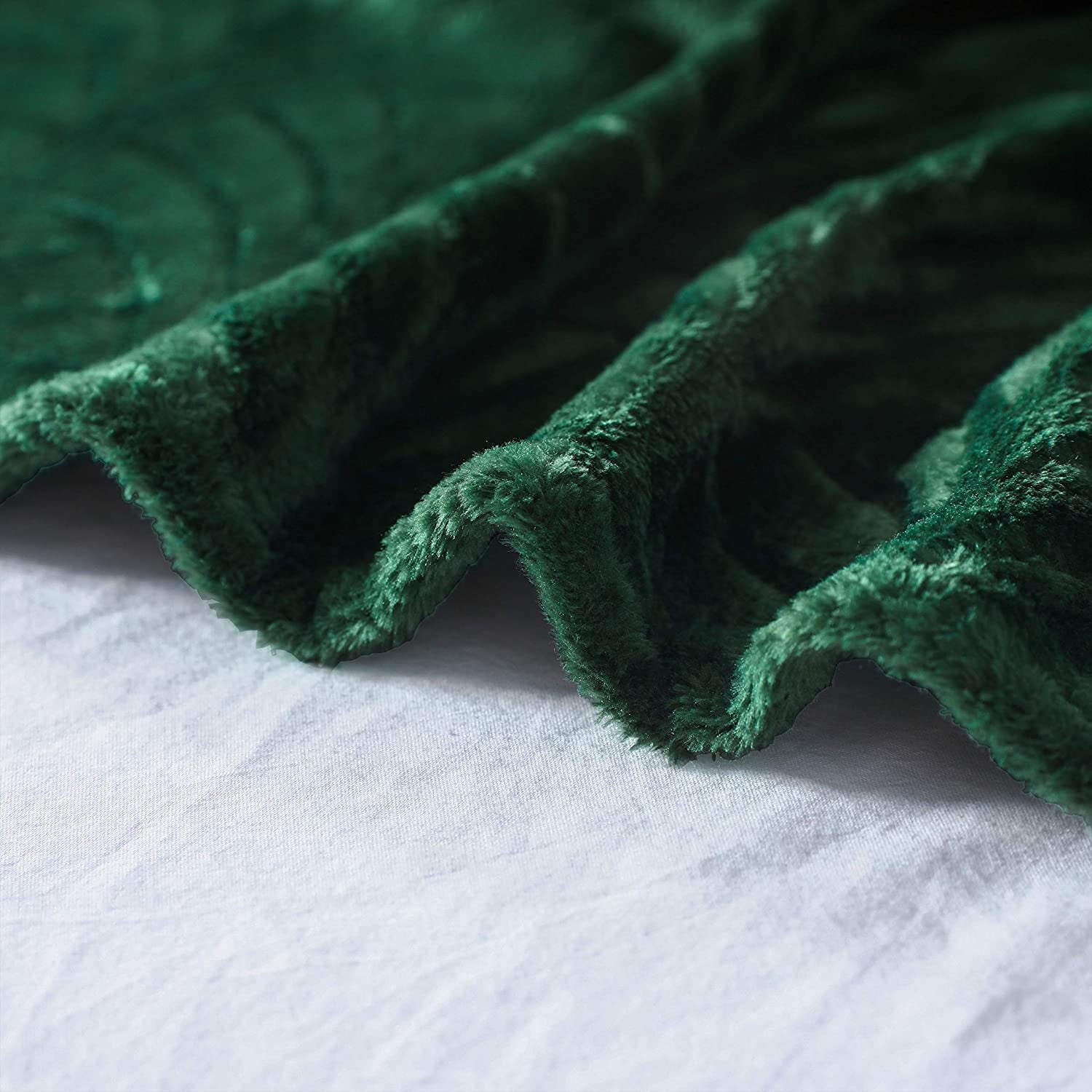 Decorative Knitted Fleece Throw Blanket for Couch, Soft Fluffy Sofa Bed Blanket with Vintage Pattern for All Season, Warm and Lightweigh... - Lightweight Plush Warm Blanket for All Seasons Detail