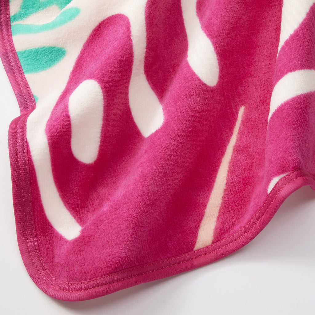 Lightweight Warm Kids Pink White Print Fleece Throw Blanket, 46 x 60 - Lightweight Plush Warm Blanket for All Seasons Detail
