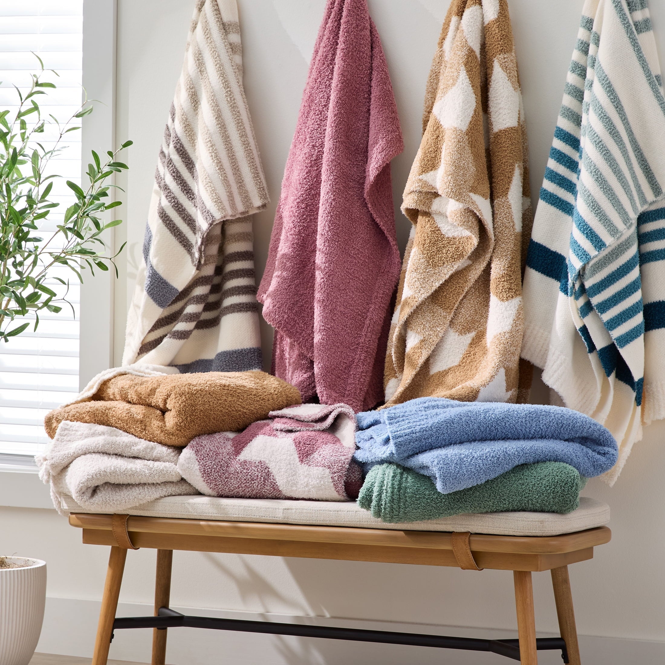 Lightweight Warm Cozy Knit Throw, Dark Caramel, 50x72" - Cozy Fleece Throw Blanket for Couch & Bed Detail