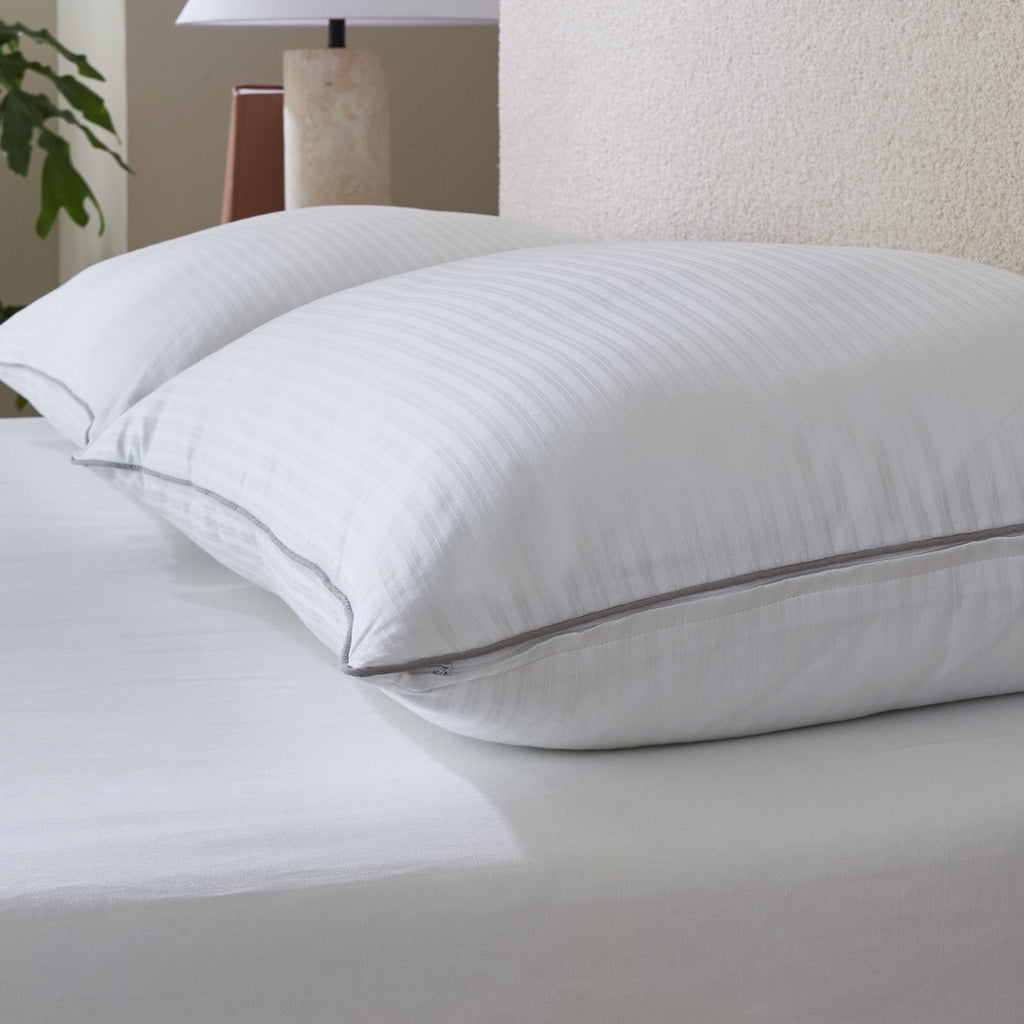 Ergonomic Memory Foam Down Alternative Bed Pillow, Standard/Queen - Decorative Throw Pillow Cushion for Sofa & Bed Detail