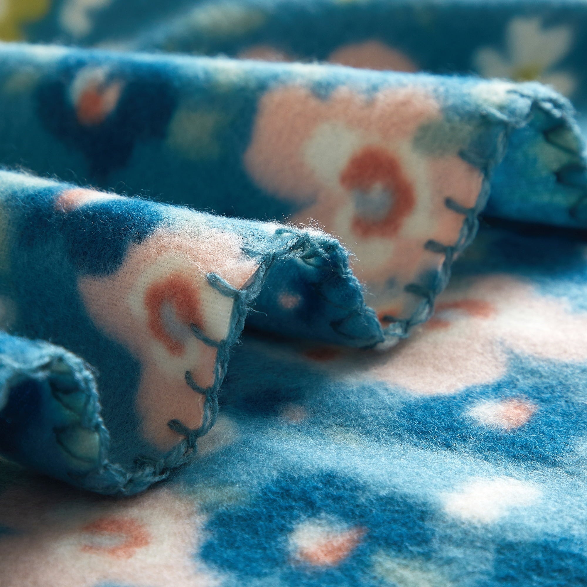 Reversible Sherpa Cozy Fleece Throw Blanket Delightful Floral 50" x 60", All Ages - Super Soft Reversible Sherpa Flannel Blanket Detail