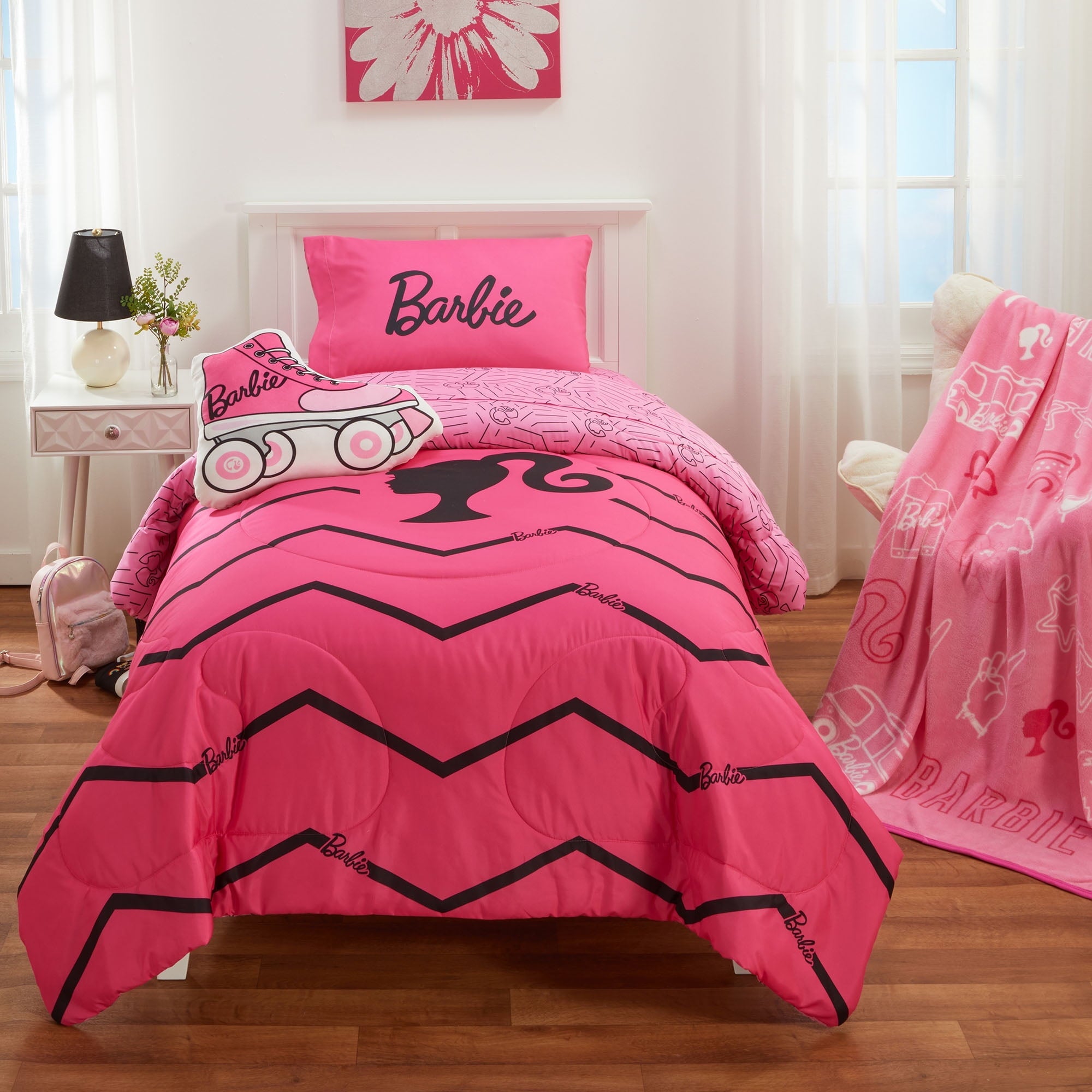 All-Season Kids 2 Piece Pink Black Chevron Reversible Comforter and Pillowcase set, Twin/full - Cloud-Like Soft Lightweight Bed Comforter Detail