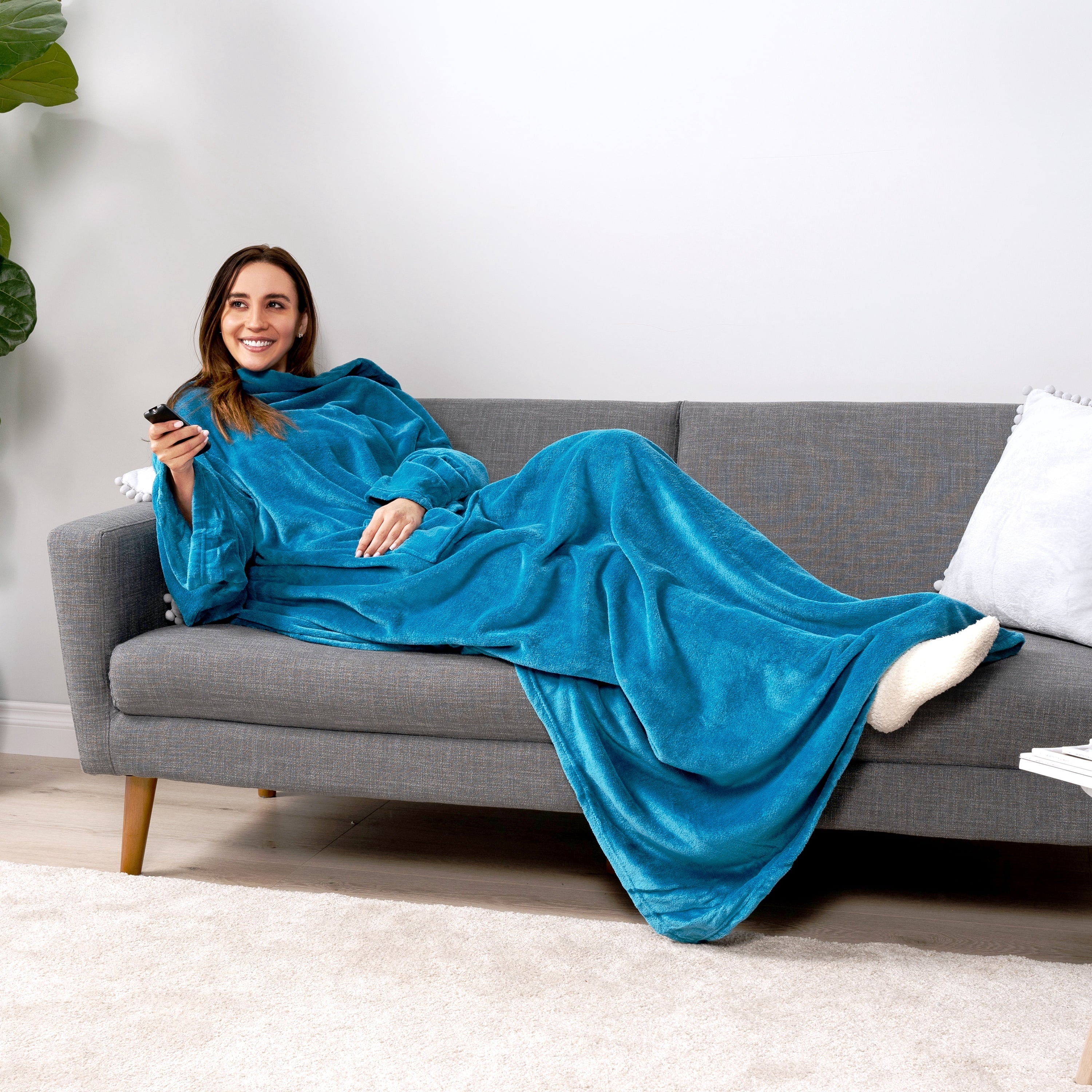 Cozy Fleece Wearable Blanket with Sleeves for Adult Women Men, Cozy Fleece Warm Wrap Throw Blanket with Arms, Pocket, Gifts for C... - Lightweight Plush Warm Blanket for All Seasons Detail