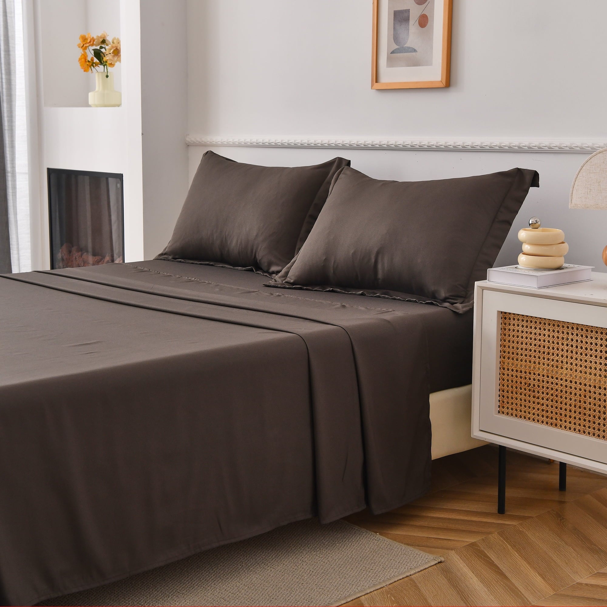 Premium Egyptian Cotton Bed Sheets Set 4 Piece Queen/Full Sheet Set Brown Gray Cotton Blend Fitted Sheet, Flat Sheet & 2 Pillowcases Bedding Set - Cooling Hotel Quality Bedding Sheets and Pillowcases Detail