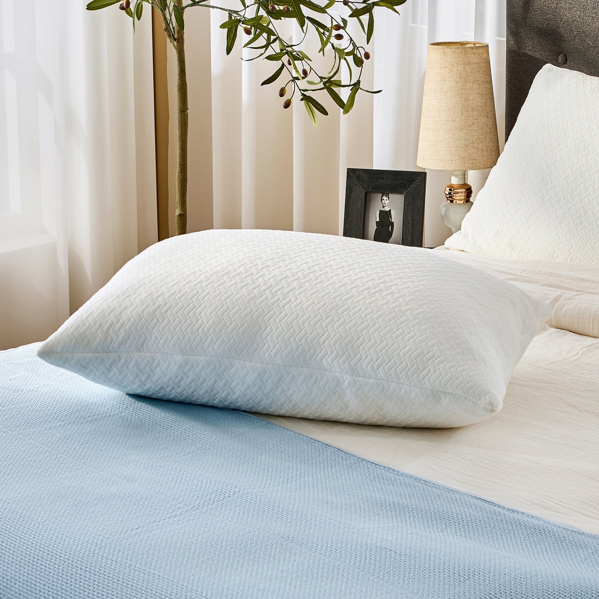 Hotel Collection 2 Pack Bed Pillow, Shredded Gel Memory Foam Pillow, Standard Queen, Medium, Made in USA - Ergonomic Memory Foam Pillow for Neck Pain Support Detail
