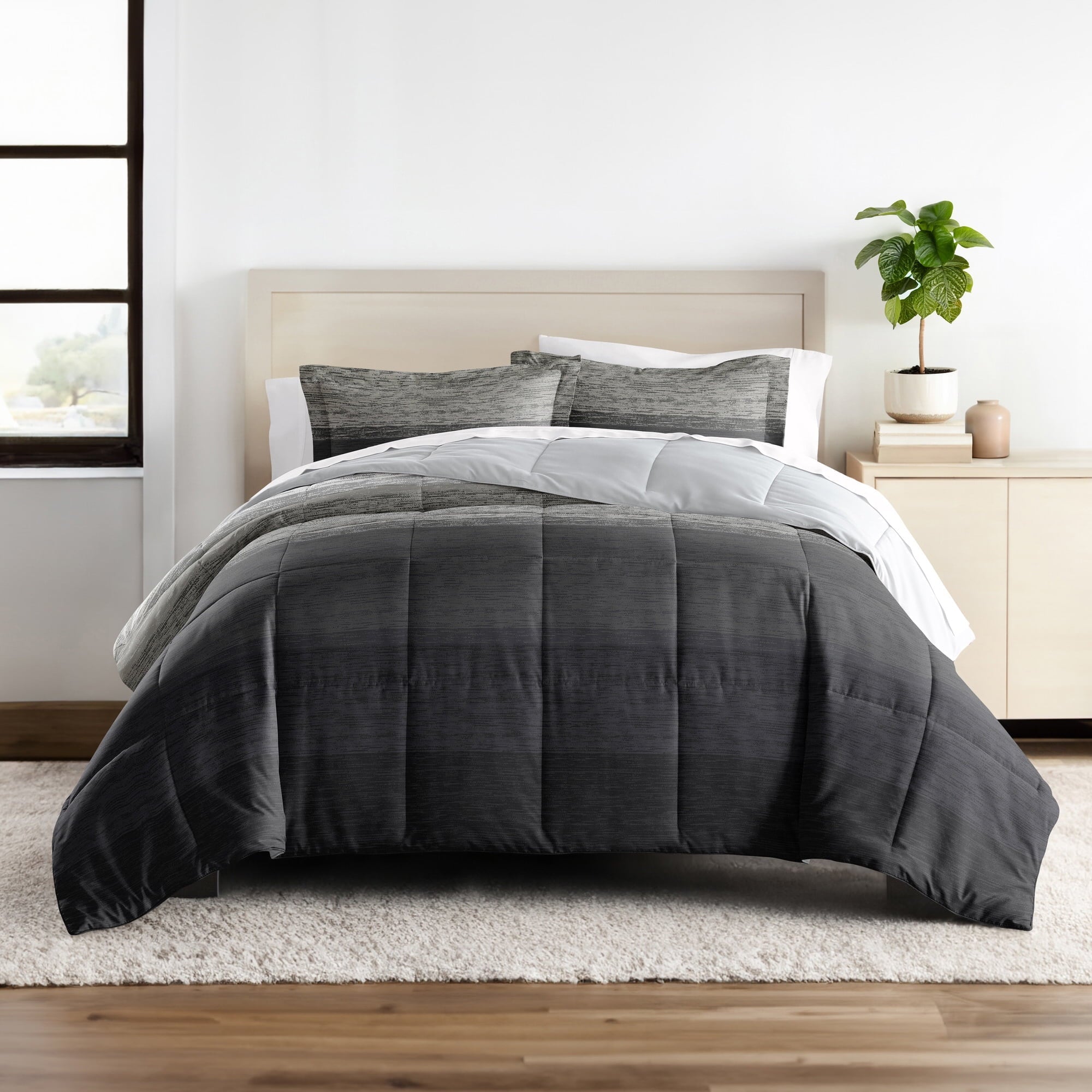 Luxurious Quilted All Season Ultra Soft Comforter Set Lightweight Bedding in Gray/Black Ombre for Full/Queen Size - Cloud-Like Soft Lightweight Bed Comforter Detail