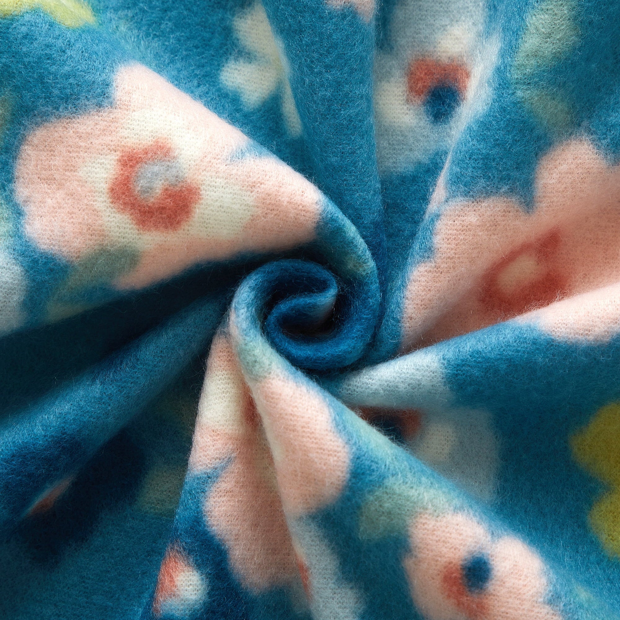 Reversible Sherpa Cozy Fleece Throw Blanket Delightful Floral 50" x 60", All Ages - Super Soft Reversible Sherpa Flannel Blanket Detail