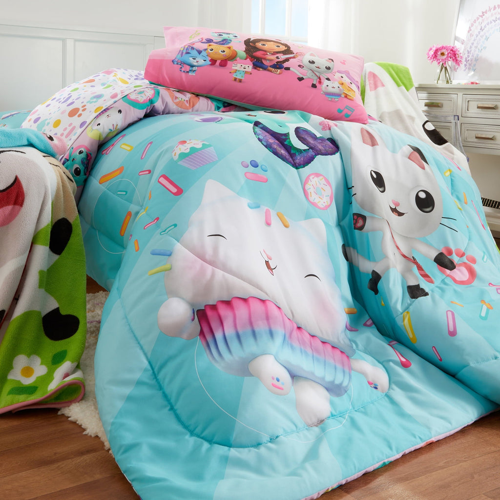 Heavyweight Warmth Gabby's Dollhouse Kids Comforter and Pillowcase, 2-Piece Set, Twin/Full, Reversible - All-Season Down Alternative Comforter Insert Detail