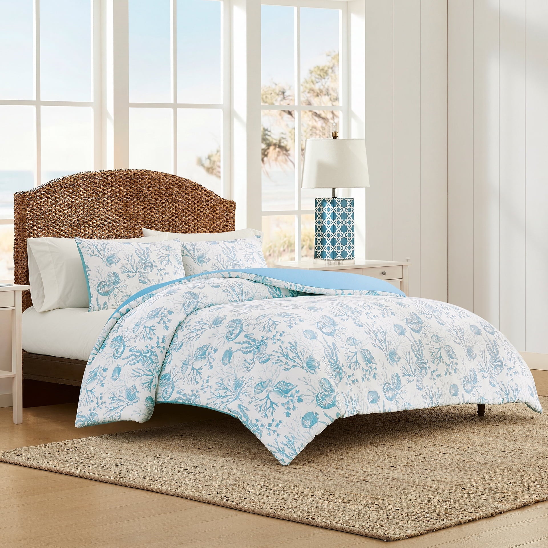 Hypoallergenic Cloud 3-Piece Lightweight 100% Cotton Blue & White Ocean Print Comforter Set, Full/Queen - Luxurious Quilted Duvet Cover Set Detail
