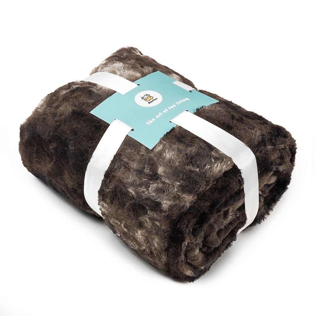 Super Soft Flannel Faux Rabbit Fur Throw Blanket- 50x60 inches, Soft Fluffy Cozy Warm Fuzzy Machine Washable, Durable Blanket for Couch ... - Super Soft Reversible Sherpa Flannel Blanket Detail
