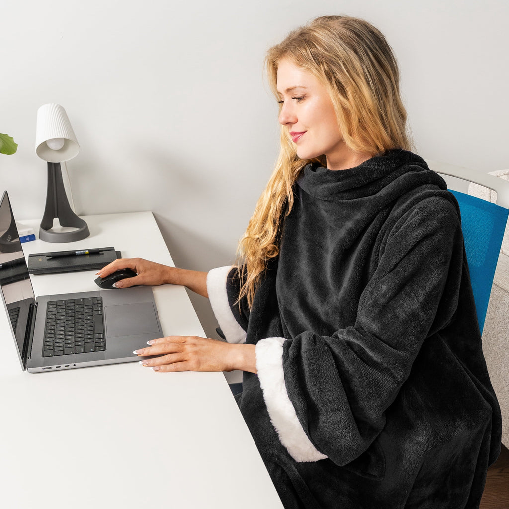 Super Soft Flannel Fleece Blanket with Sleeves for Women Men Adults, Wearable Blanket Warm Soft Plush, Snuggle Pocket Sleeved TV Throw W... - Super Soft Reversible Sherpa Flannel Blanket Detail