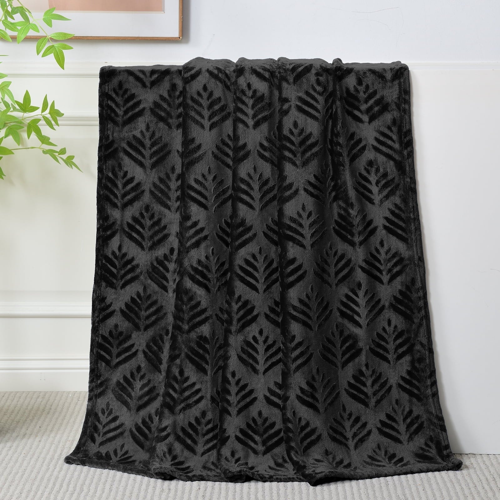 Cozy Fleece Fleece Throw Blanket for Couch, Leaves Pattern Super Soft and Cozy Blankets, Plush Fuzzy Lightweight, Black, 50"x60" - Luxury Knitted Decorative Throw Blanket with Fringes Detail