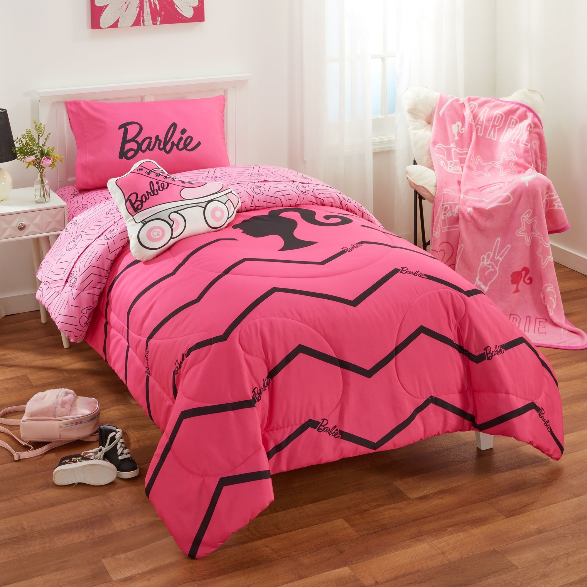 All-Season Kids 2 Piece Pink Black Chevron Reversible Comforter and Pillowcase set, Twin/full - Cloud-Like Soft Lightweight Bed Comforter Detail