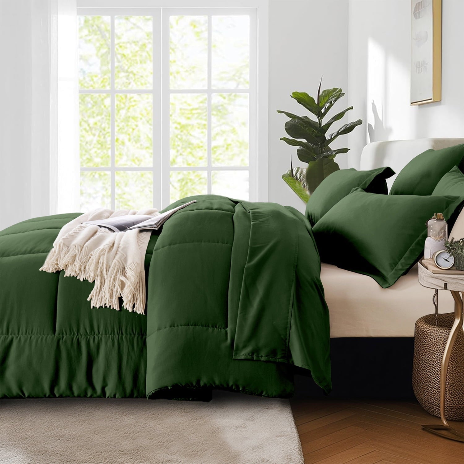 Luxurious Quilted Queen Comforter Set Forest Green Bed in a Bag Queen Size 7 Pieces Soft Bed Set Lightweight Microfiber Green Bedding C... - All-Season Down Alternative Comforter Insert Detail