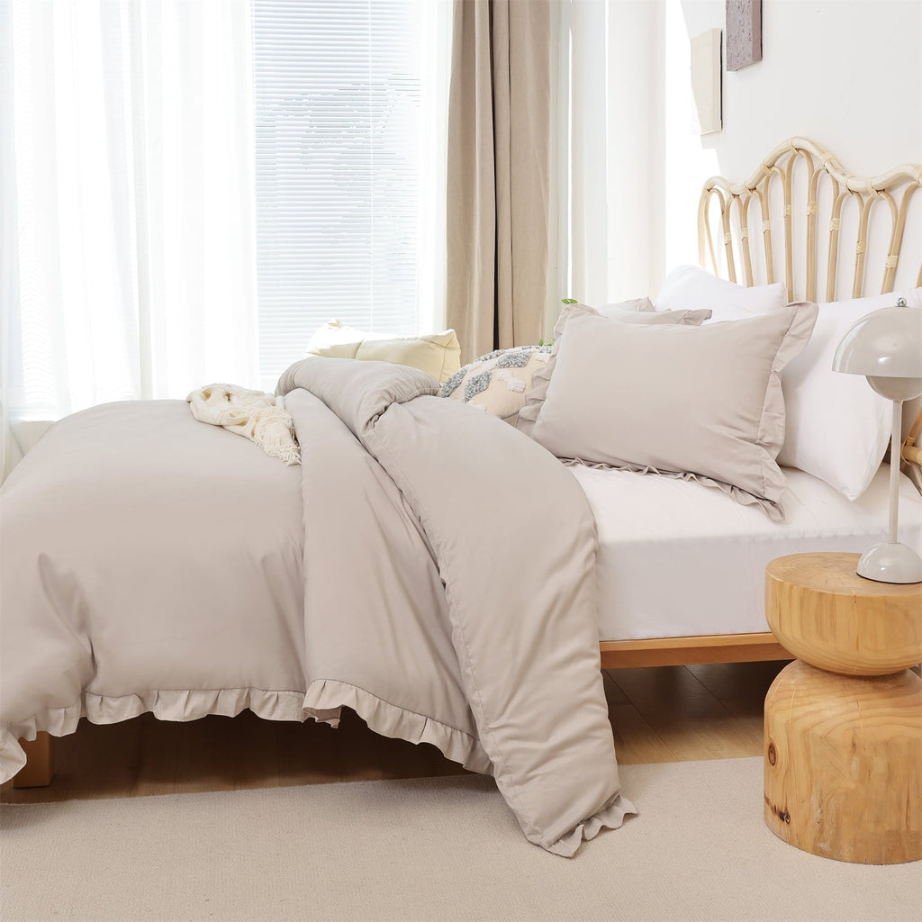 Luxurious Quilted Queen Comforter Set For Adult, 3 Piece Ruffle Oatmeal Comforter Sets All Season - Hypoallergenic Ultra-Fluffy Quilt for Winter Detail