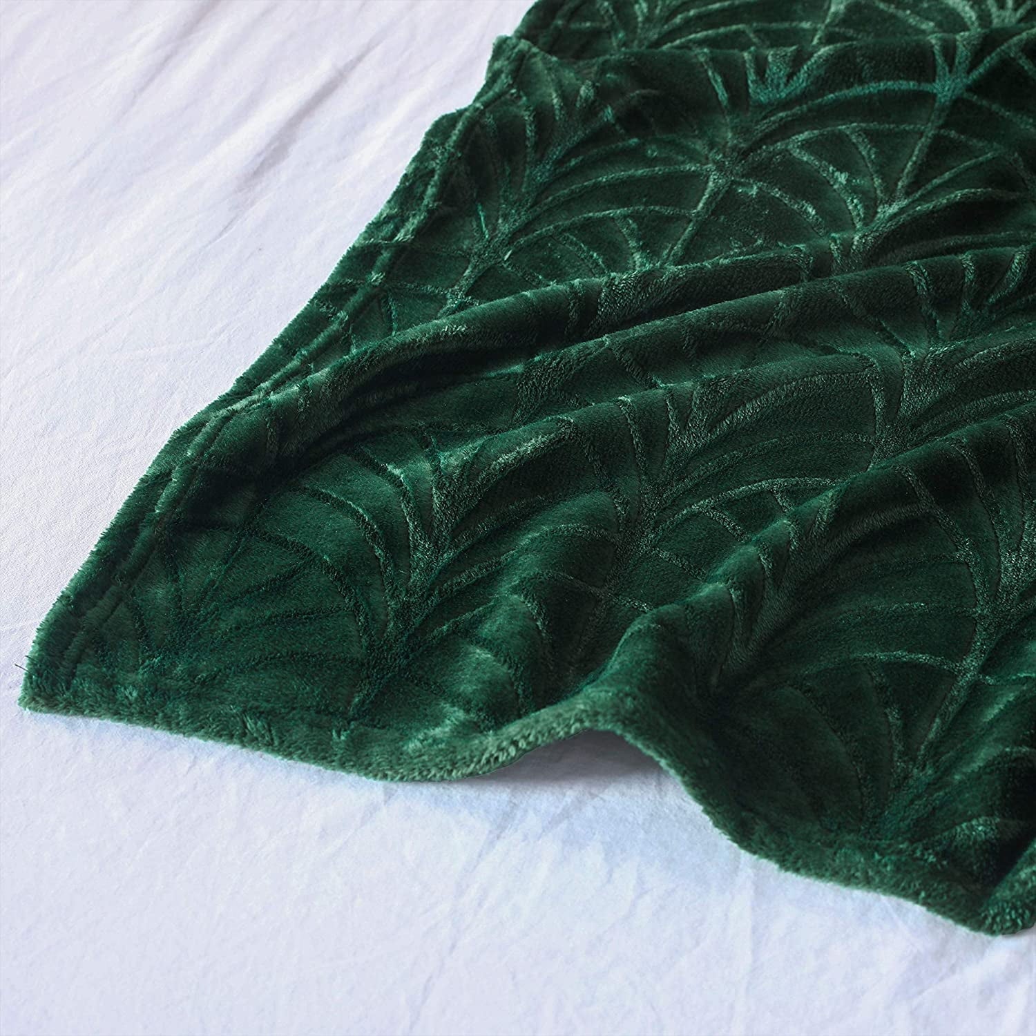 Decorative Knitted Fleece Throw Blanket for Couch, Soft Fluffy Sofa Bed Blanket with Vintage Pattern for All Season, Warm and Lightweigh... - Lightweight Plush Warm Blanket for All Seasons Detail