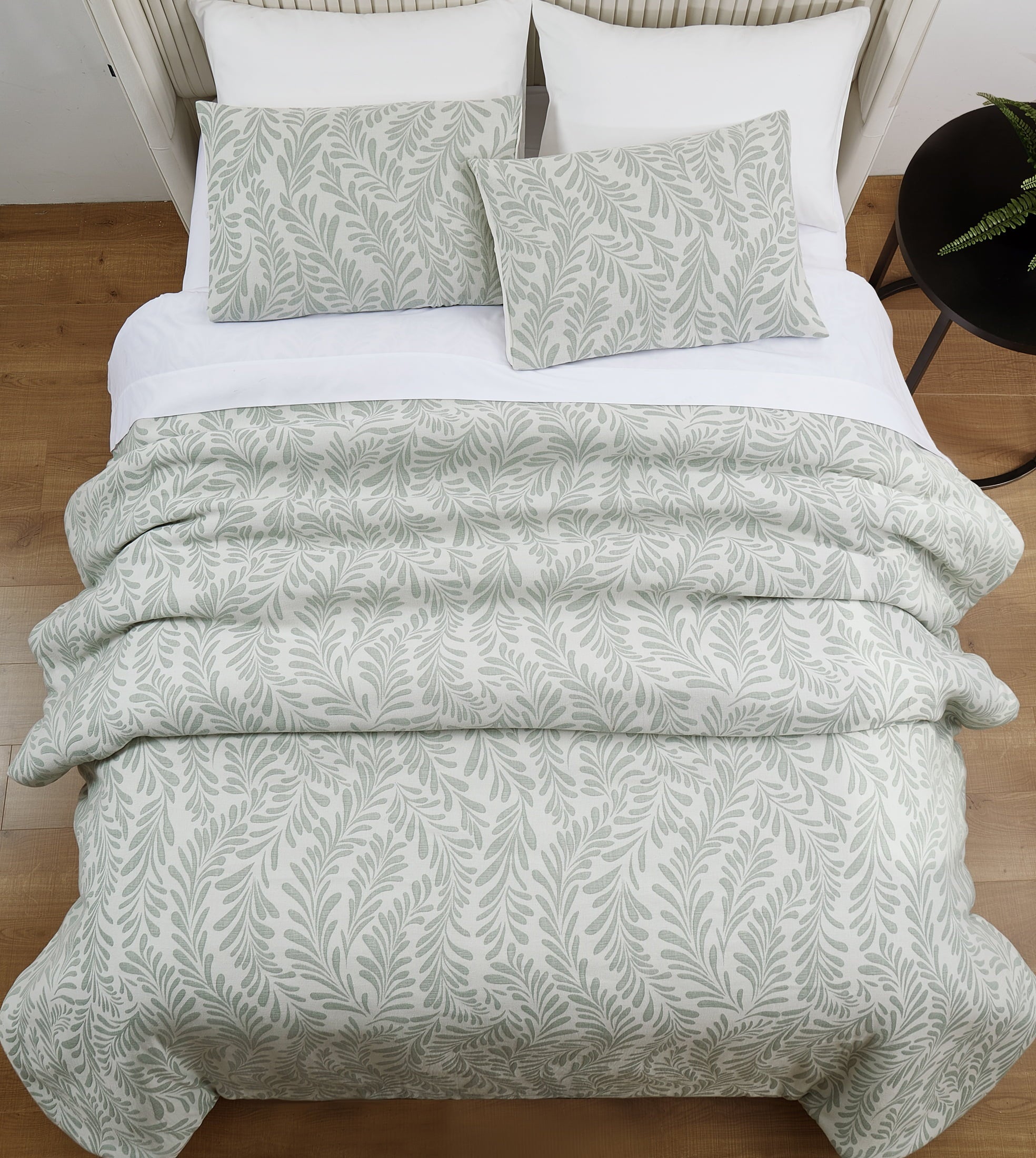 Fluffy Down Alternative Botanical 3-Piece Comforter Set, Green, Full Queen, All Ages - Luxurious Quilted Duvet Cover Set Detail