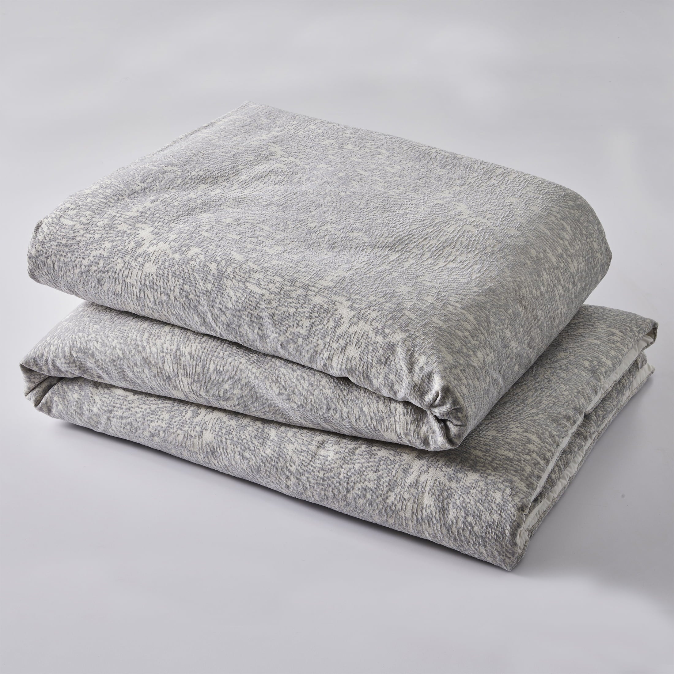 Luxurious Quilted Better Homes & Garden Grey Chenille 3-Piece Comforter Set, Full/Queen, All Ages - All-Season Down Alternative Comforter Insert Detail