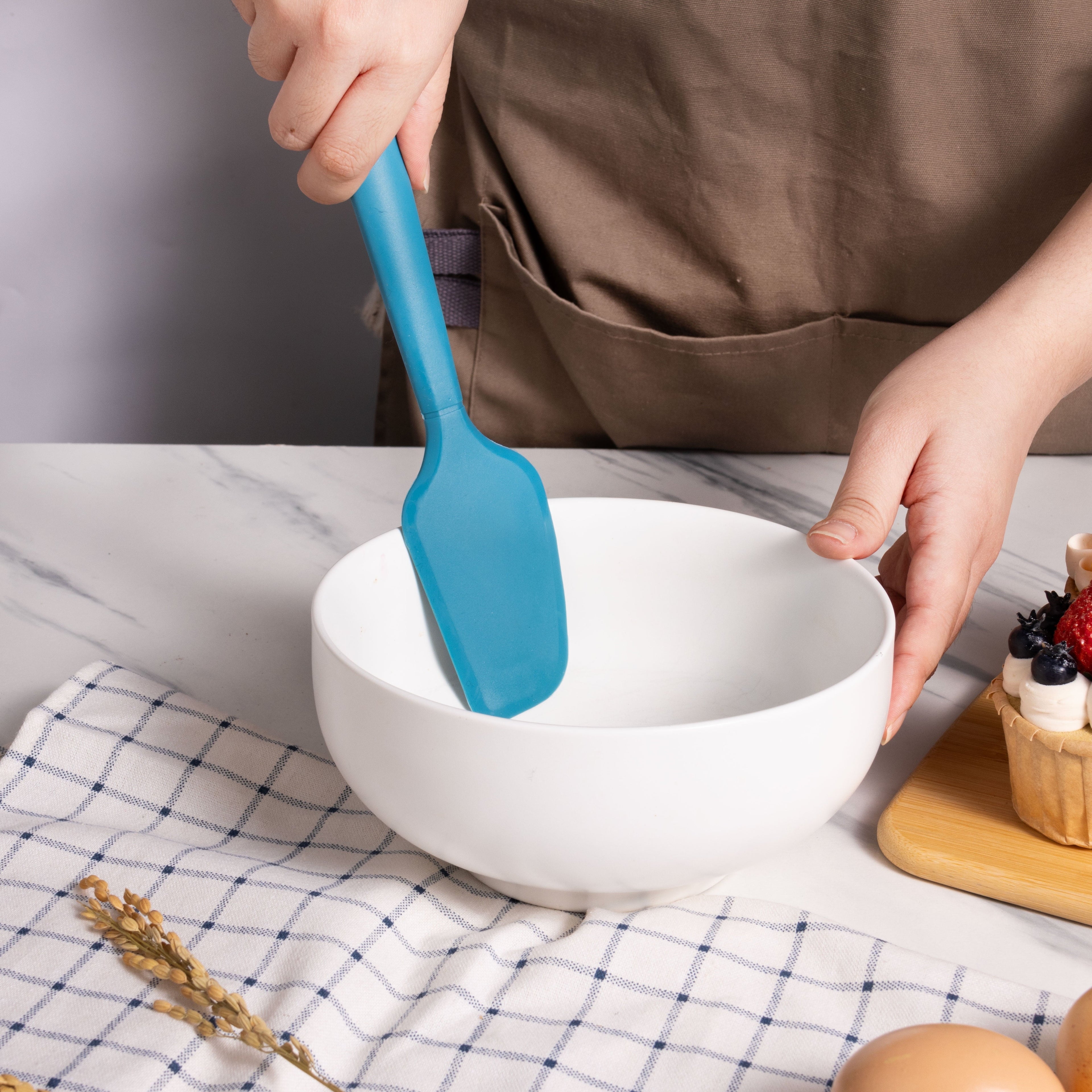High-Precision Silicone Food- Grade Blue 10.55" L Kitchen Spatula - Professional Kitchen Tool for Culinary Enthusiasts Detail