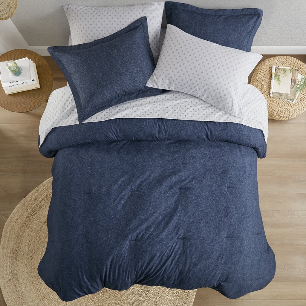 Luxurious Quilted Queen Size Comforter Set, 7-Piece Reversible Bed in a Bag with Sheets, Navy - Luxurious Quilted Duvet Cover Set Detail