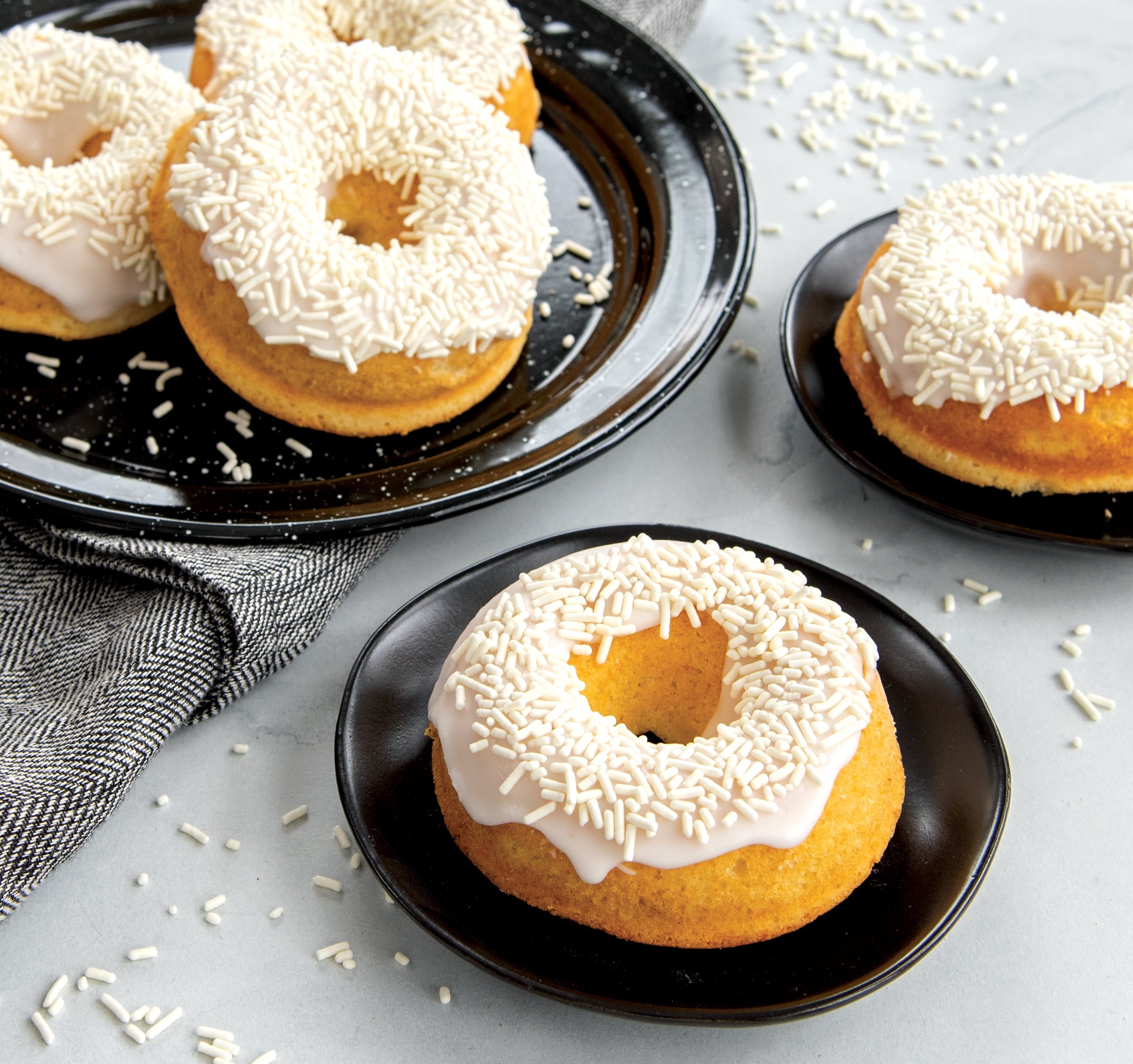 Innovative 6 Cavity Nonstick Steel Donut Pan - Innovative Kitchen Helper for Modern Cooking Detail
