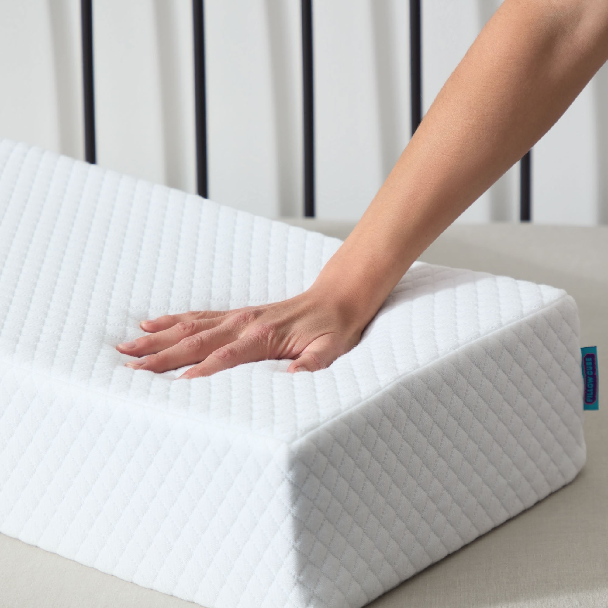 Ergonomic Memory Foam Standard Pillow for Side Sleepers, Cooling Technology and Removable Cover - Orthopedic Shredded Foam Bed Pillow Set Detail