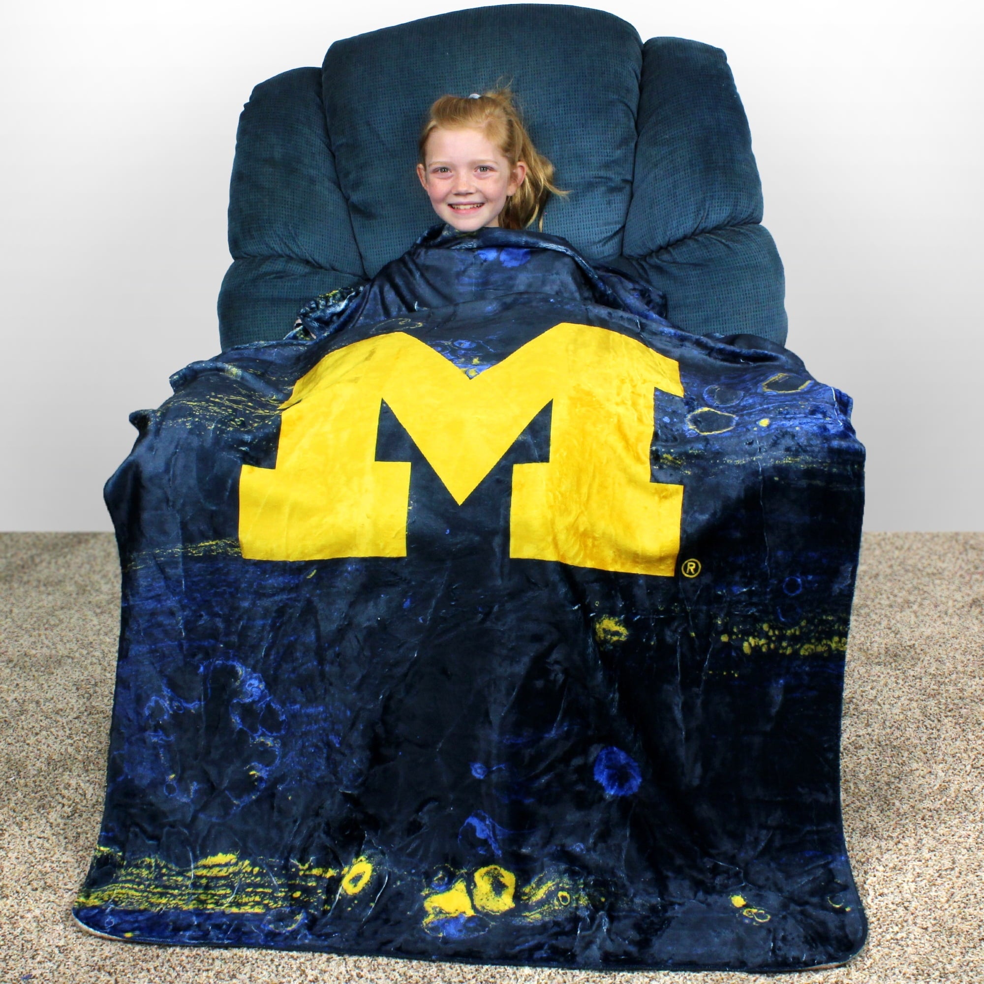 Cozy Fleece Michigan Wolverines Sublimated Soft Throw Blanket, 42" x 60" - Super Soft Reversible Sherpa Flannel Blanket Detail