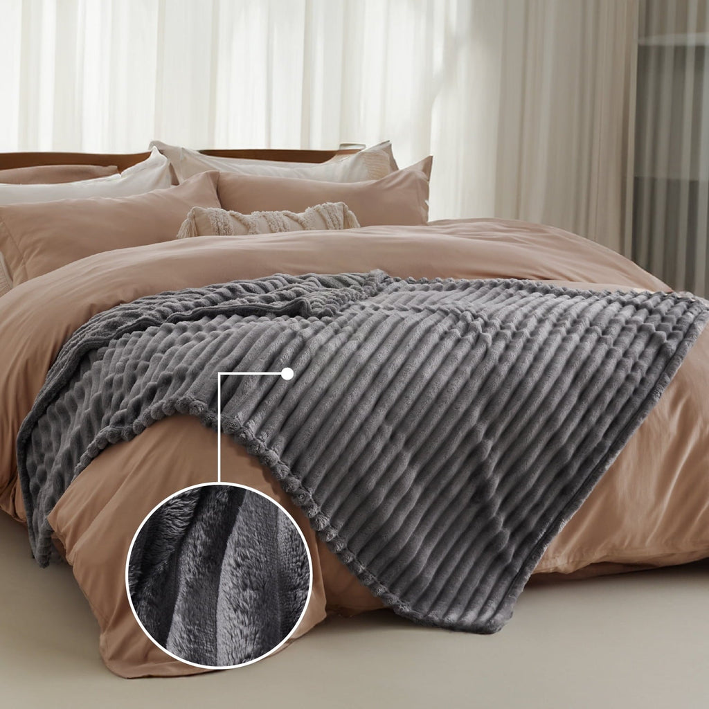 Reversible Sherpa Grey Fleece Throw Blanket for Couch - Super Soft Cozy Blankets for Women, Girls, 50x60 inches - Super Soft Reversible Sherpa Flannel Blanket Detail