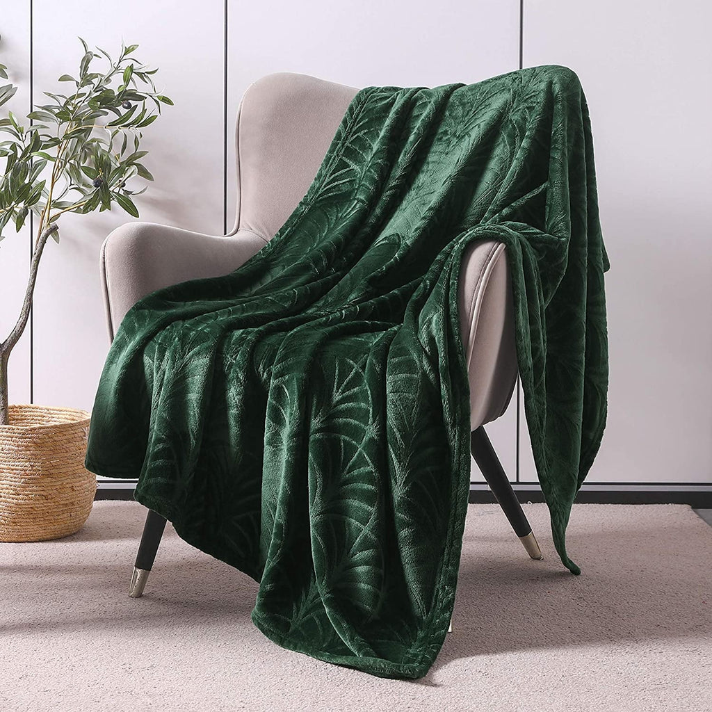 Decorative Knitted Fleece Throw Blanket for Couch, Soft Fluffy Sofa Bed Blanket with Vintage Pattern for All Season, Warm and Lightweigh... - Lightweight Plush Warm Blanket for All Seasons Detail
