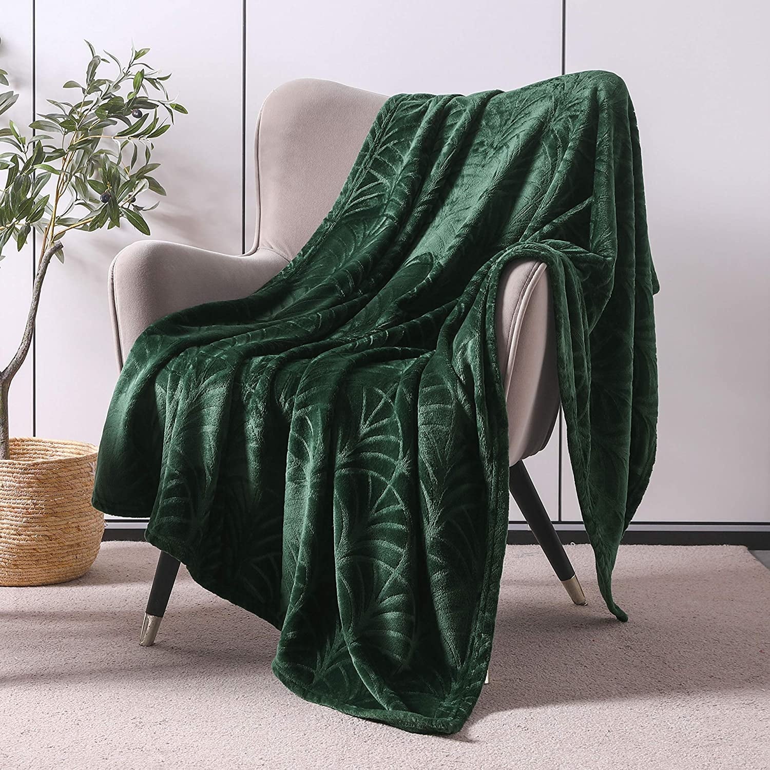 Decorative Knitted Fleece Throw Blanket for Couch, Soft Fluffy Sofa Bed Blanket with Vintage Pattern for All Season, Warm and Lightweigh... - Lightweight Plush Warm Blanket for All Seasons Detail