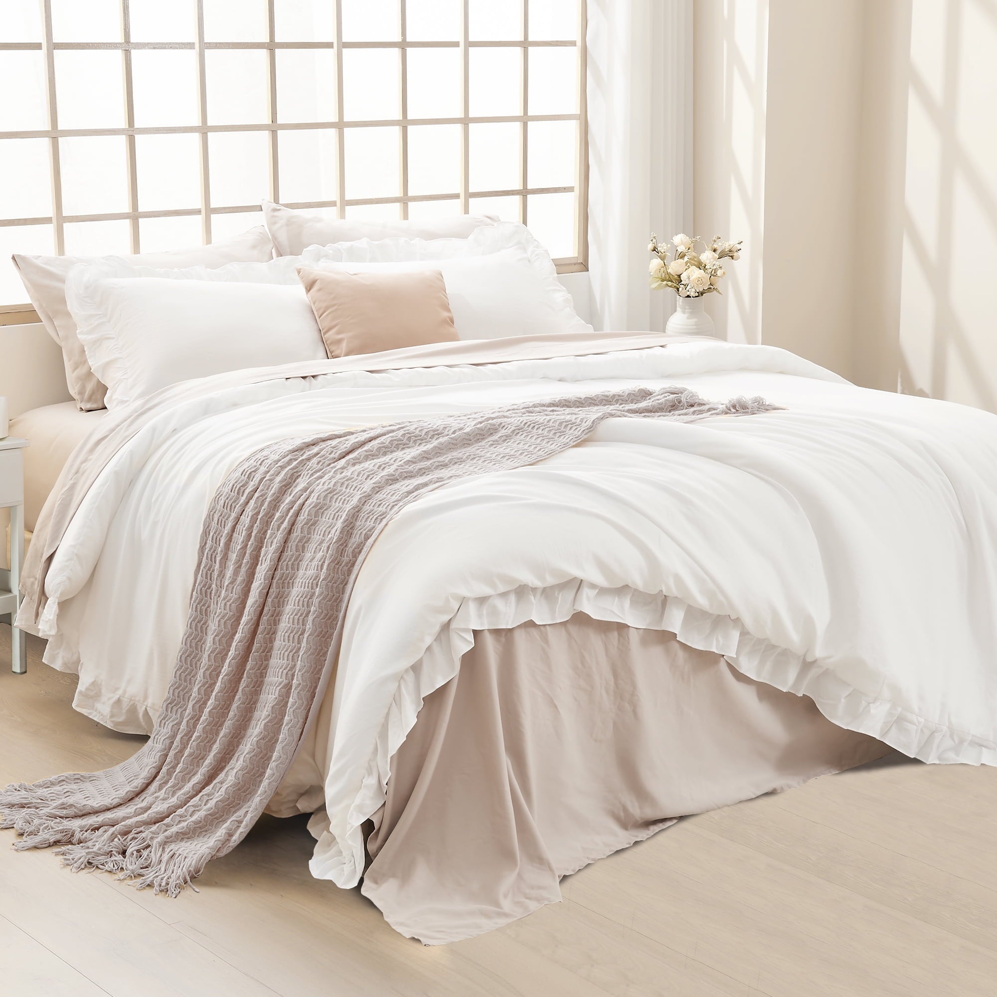 All-Season Queen Comforter Set White, 3 Pieces Soft Fluffy Farmhouse Ruffle Bedding Comforter Sets for Queen Bed, All Season Lig... - Luxurious Quilted Duvet Cover Set Detail