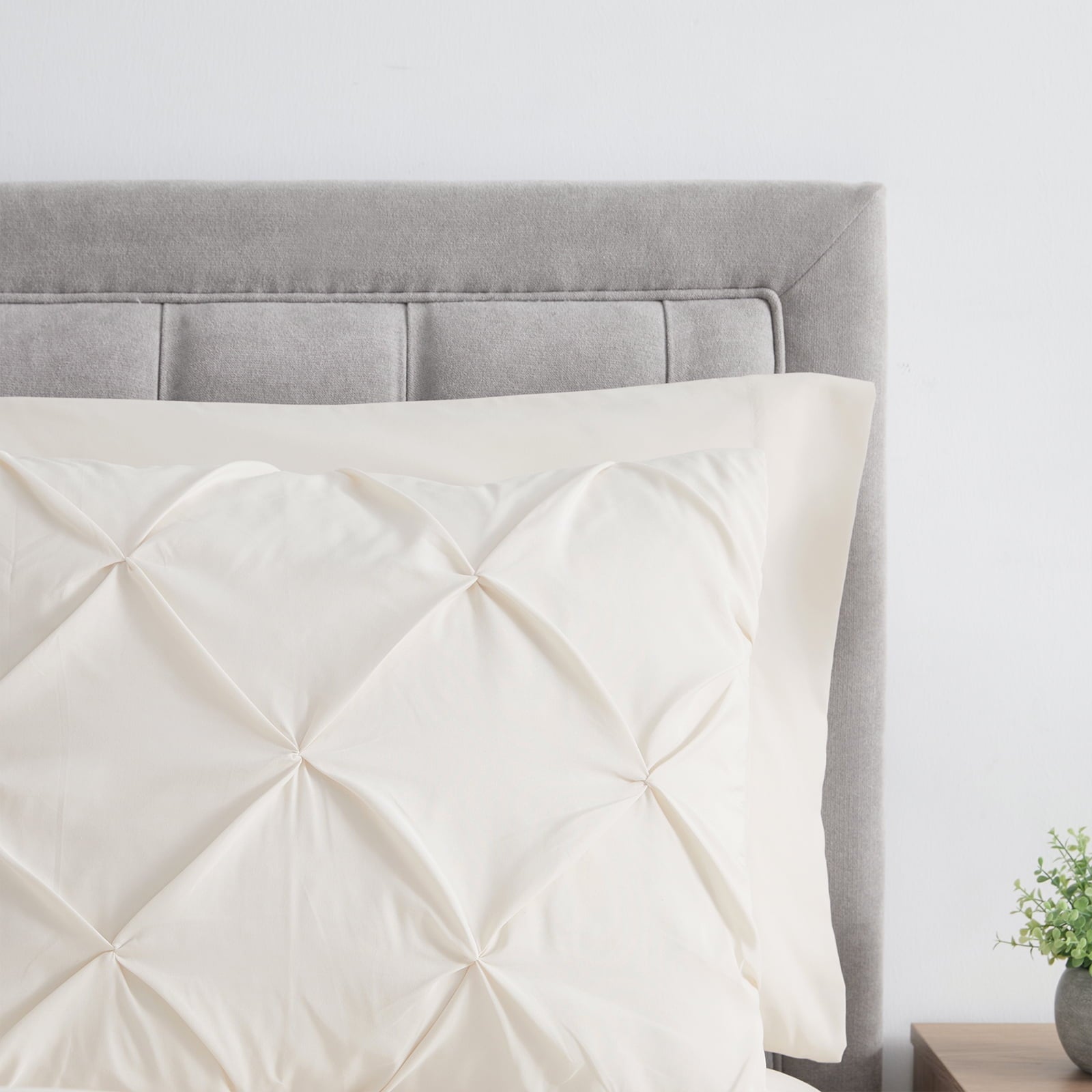 Hypoallergenic Cloud Comforter Set, 3-Piece, Queen, Pleated Wrinkle-Resistant Microfiber Bedding, Ivory, All-Season - Luxurious Quilted Duvet Cover Set Detail