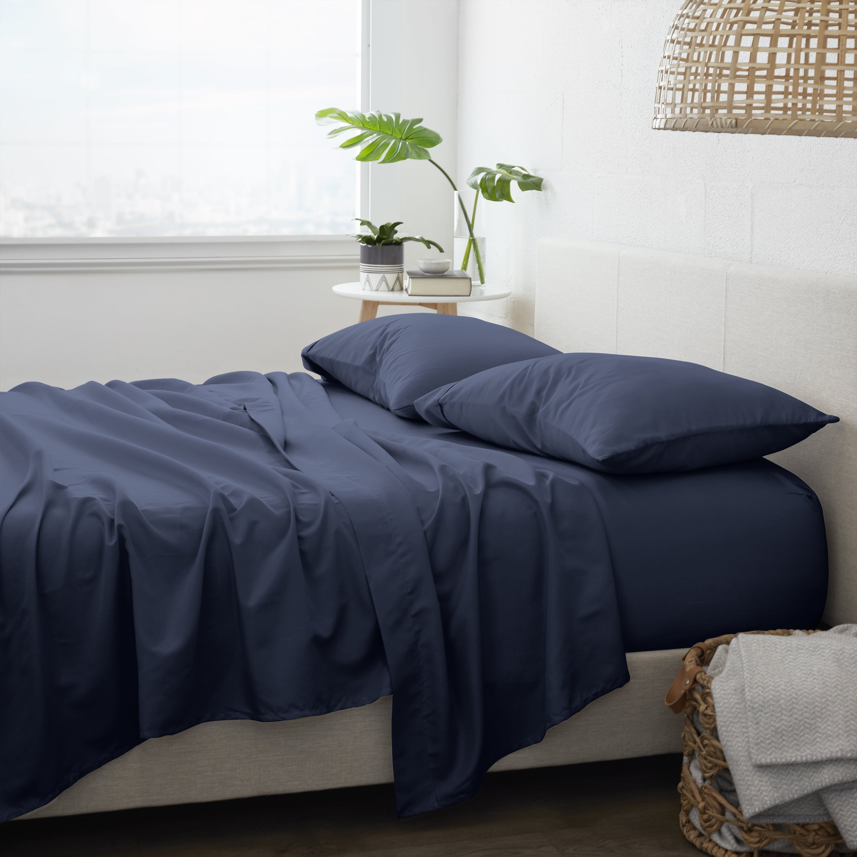 Breathable Luxury 4 Piece Solid Microfiber Bed Sheet Set, Navy, Queen - Luxury Bed Sheet Set with Deep Pockets Detail