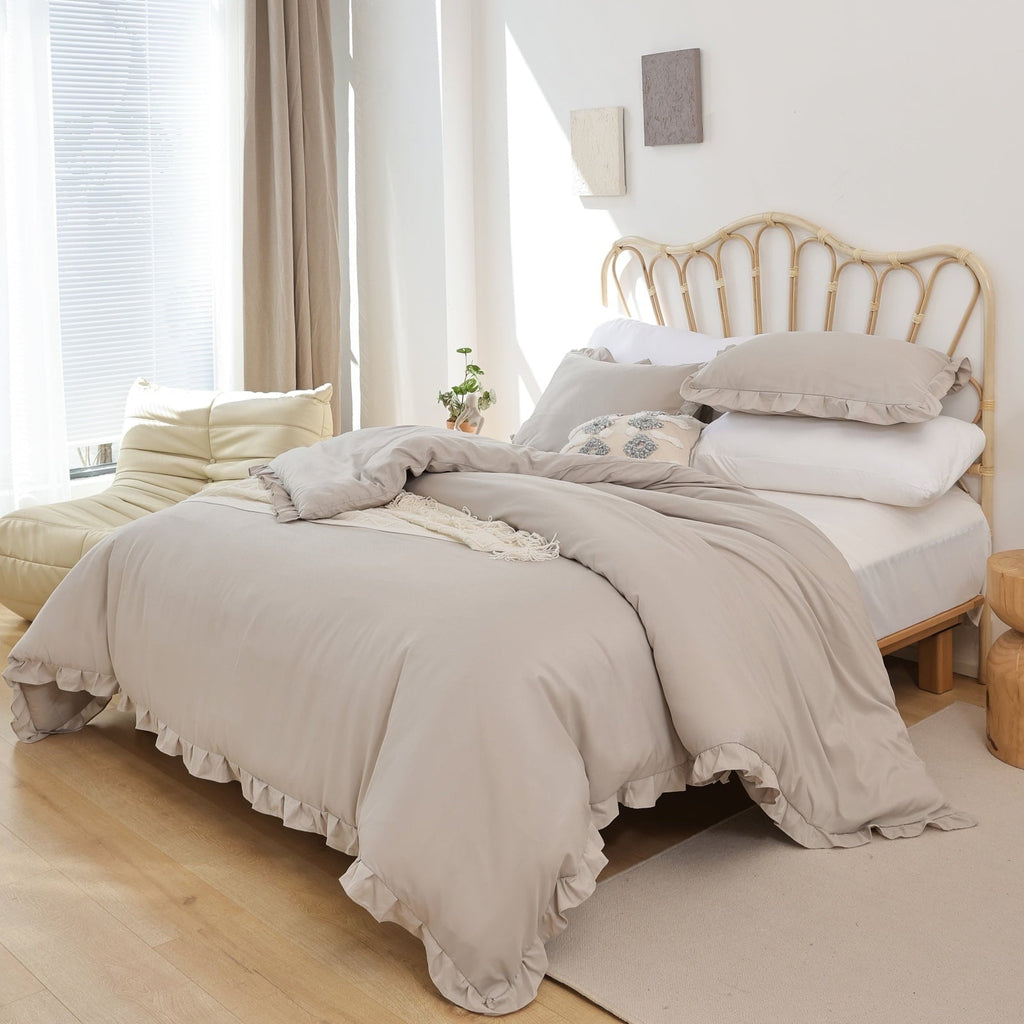 Luxurious Quilted Queen Comforter Set For Adult, 3 Piece Ruffle Oatmeal Comforter Sets All Season - Hypoallergenic Ultra-Fluffy Quilt for Winter - Default Title