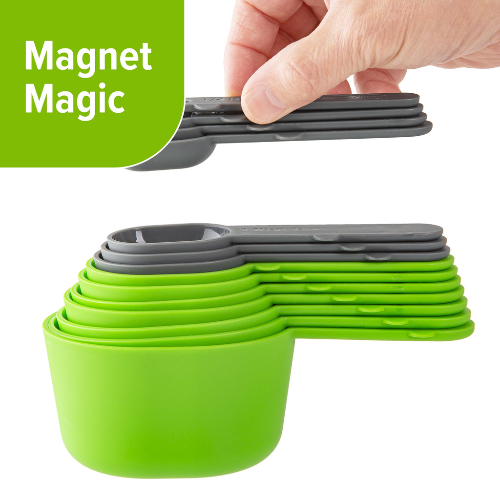 Premium Kitchen 15 Piece Magnetic Measuring Set - Premium Stainless Steel Garlic Presser & Peeler Detail