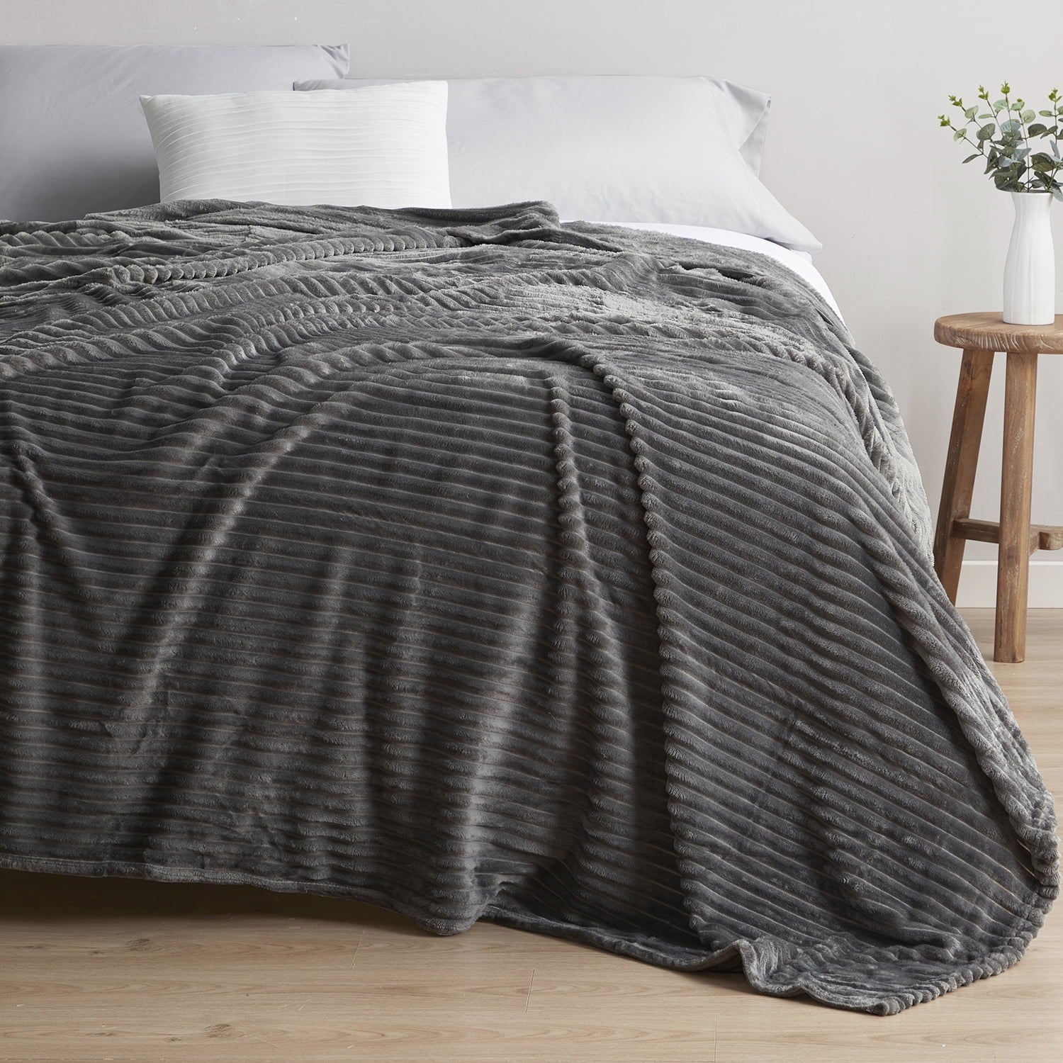 Lightweight Warm Cut Plush Fleece Blanket, Soft Lightweight Fuzzy Luxury Throw Size Bed Blankets for Bed, Throw, Gray - Cozy Fleece Throw Blanket for Couch & Bed Detail