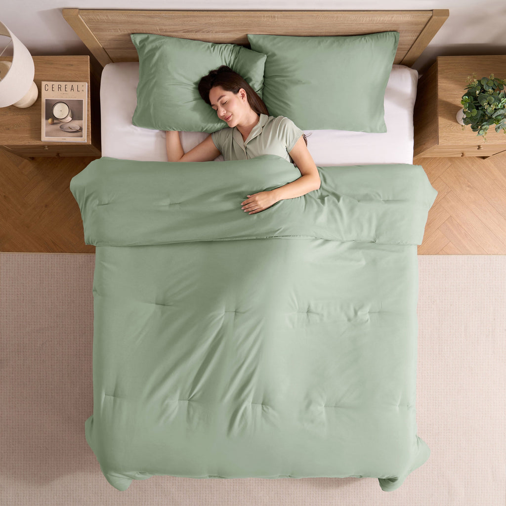 All-Season Comforter Sets, All Season Lightweight Solid Queen Comforter Set, 3-Pc Bedding Sets, Sage Green - Cloud-Like Soft Lightweight Bed Comforter Detail