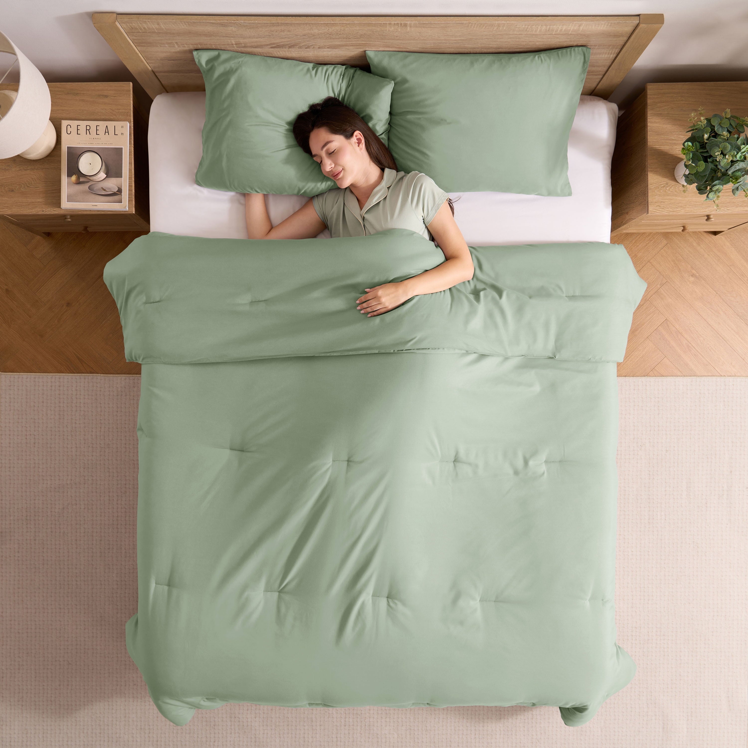 All-Season Comforter Sets, All Season Lightweight Solid Queen Comforter Set, 3-Pc Bedding Sets, Sage Green - Cloud-Like Soft Lightweight Bed Comforter Detail