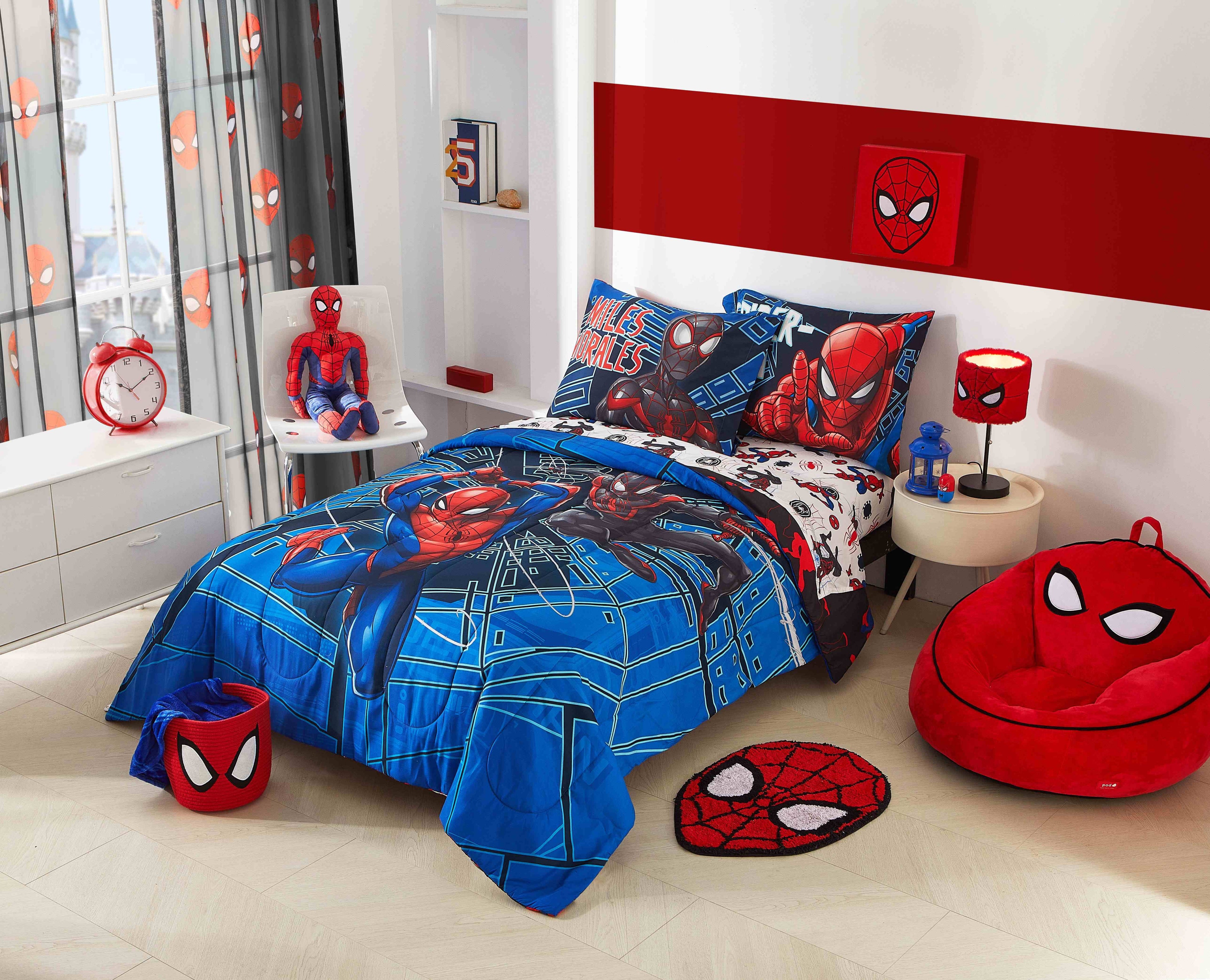 Luxurious Quilted Spiderman Techno City Kids 2 Piece Blue Reversible Comforter and Pillowcase Set, Twin/Full - Luxurious Quilted Duvet Cover Set Detail