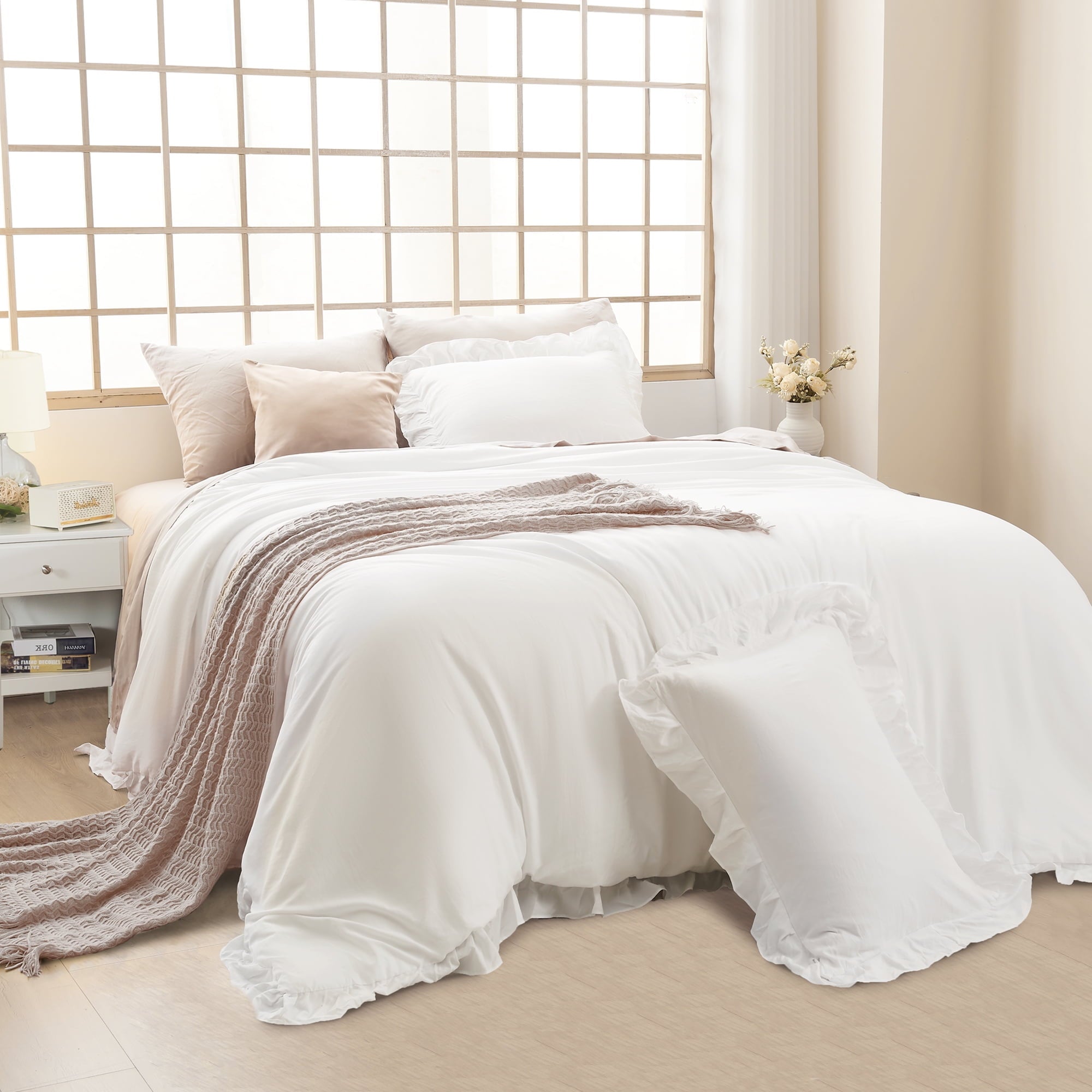 All-Season Queen Comforter Set White, 3 Pieces Soft Fluffy Farmhouse Ruffle Bedding Comforter Sets for Queen Bed, All Season Lig... - Luxurious Quilted Duvet Cover Set Detail