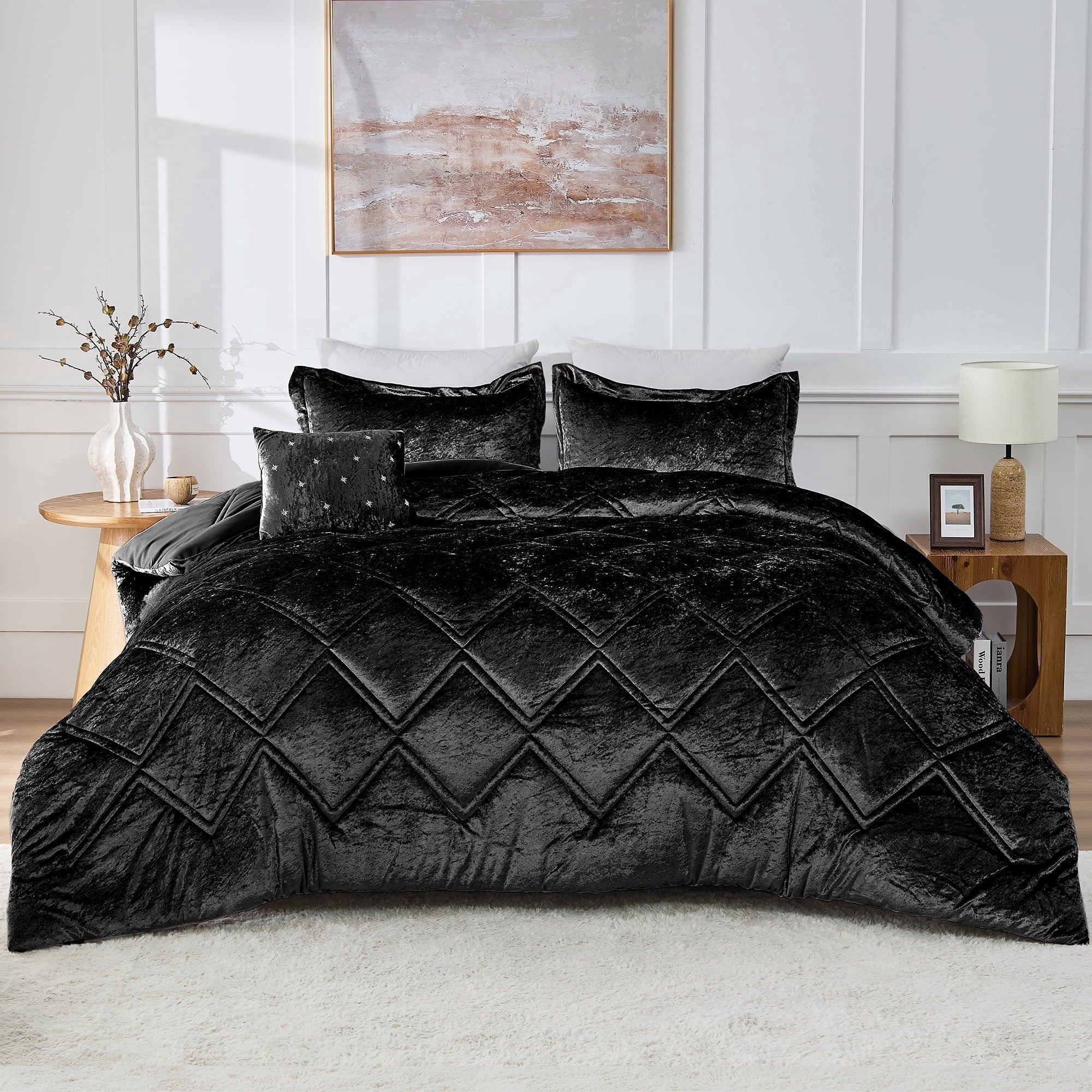 Fluffy Down Alternative King/Cal King Size Comforter Sets, Velvet Bedding Comforter Set for All Seasons, Black Bedding Set with Decor Pillow - Hypoallergenic Ultra-Fluffy Quilt for Winter Detail