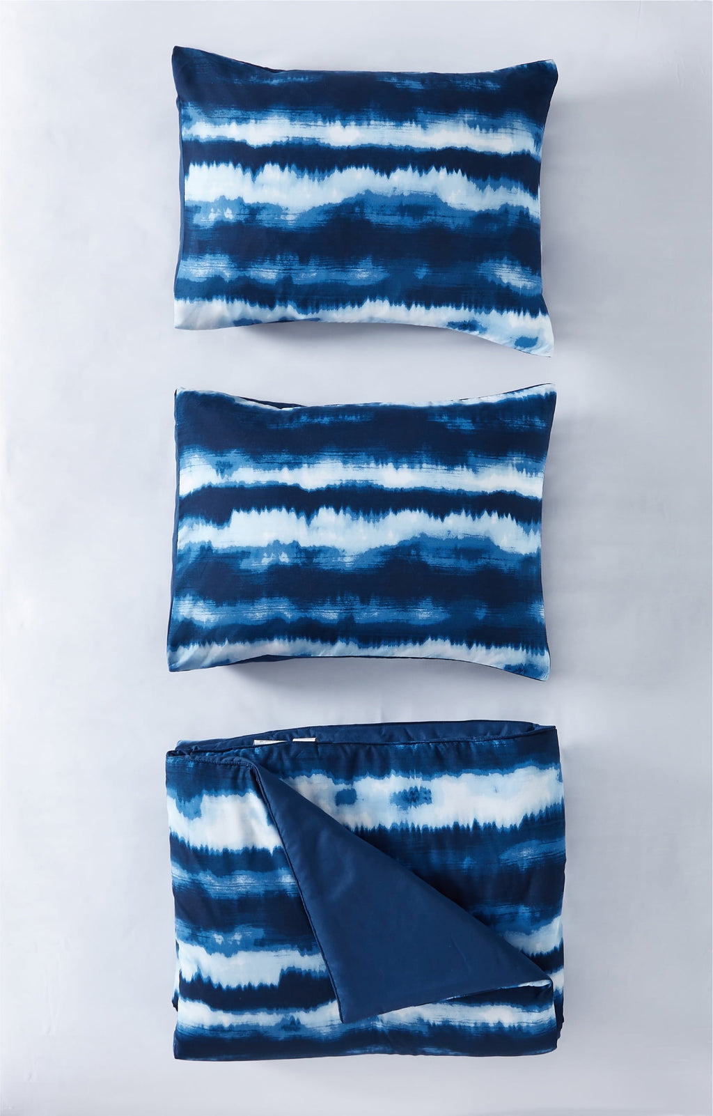 Luxurious Quilted Tie Dye Navy 3 Piece Comforter Set, Full - All-Season Down Alternative Comforter Insert Detail