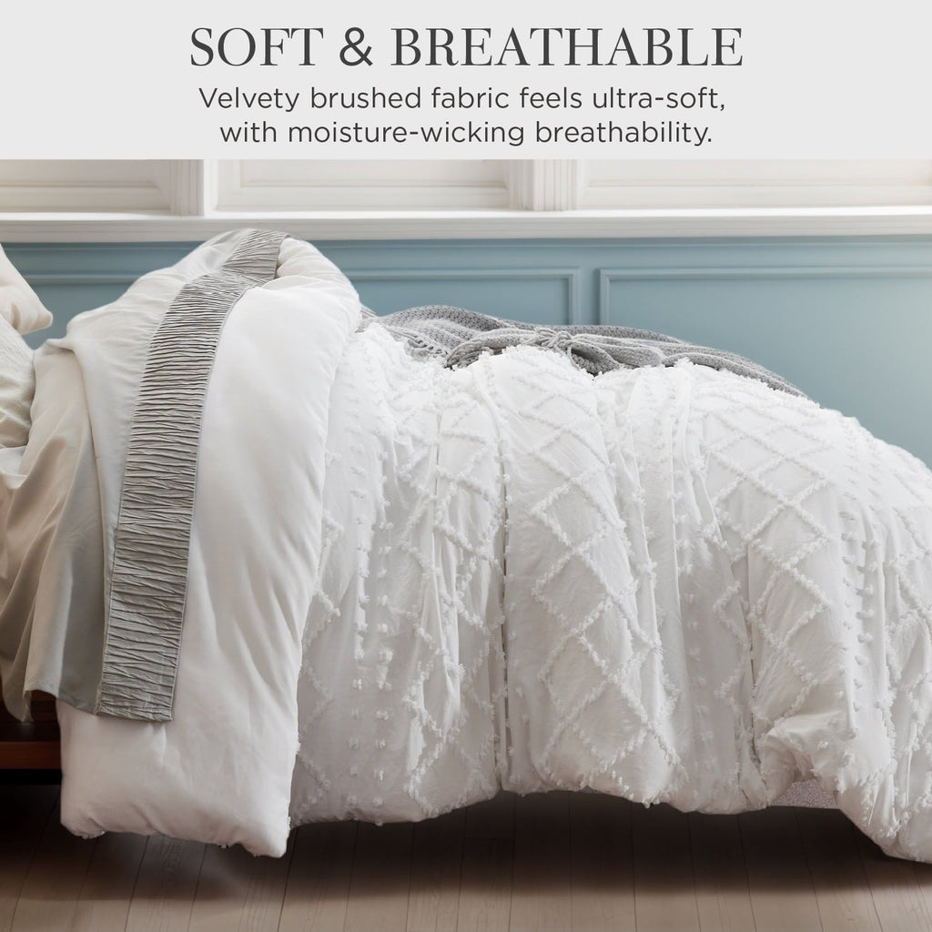 Luxurious Quilted Queen Comforter Set, Boho Tufted Shabby Chic Bedding Comforter Set, 3 Pieces Farmhouse Bed Set for All Seasons, White... - Hypoallergenic Ultra-Fluffy Quilt for Winter Detail