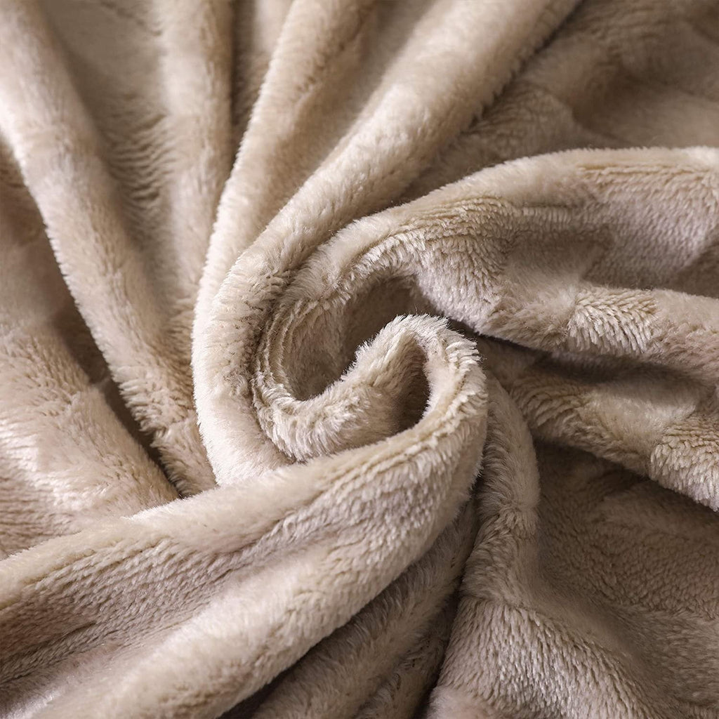 Reversible Sherpa Soft Flannel Fleece Lightweight 50"x60" Throw Blanket, Brushed Chevron Design Fluffy Plush Cozy Blanket for All Seaso... - Super Soft Reversible Sherpa Flannel Blanket Detail