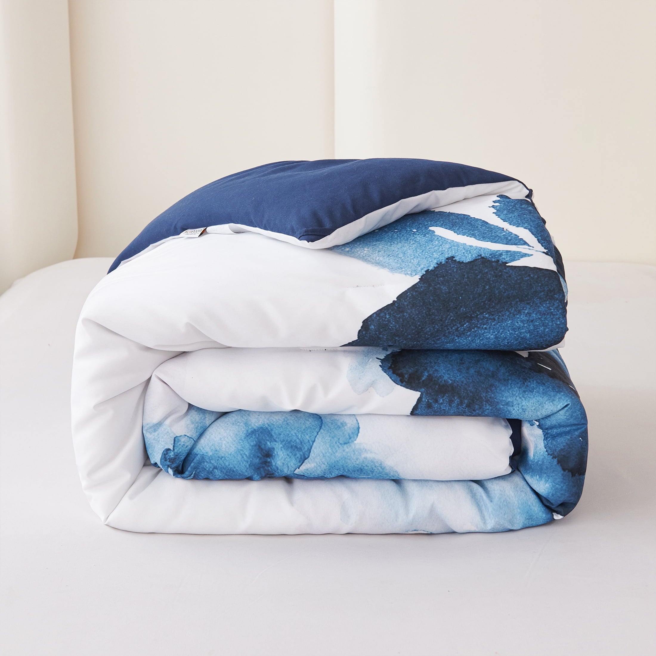 All-Season 3 Pieces Blue and White Floral Comforter Set King Size, Flower Bedding with Watercolor Flowers Pattern for Women, Rev... - Cloud-Like Soft Lightweight Bed Comforter Detail