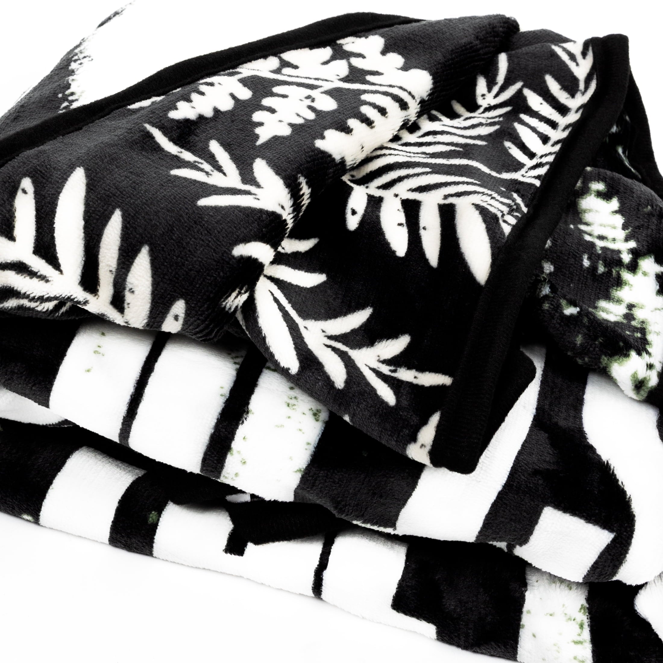 Lightweight Warm Black and White Polyester Throw Blanket, 50" X 60" - Cozy Fleece Throw Blanket for Couch & Bed Detail