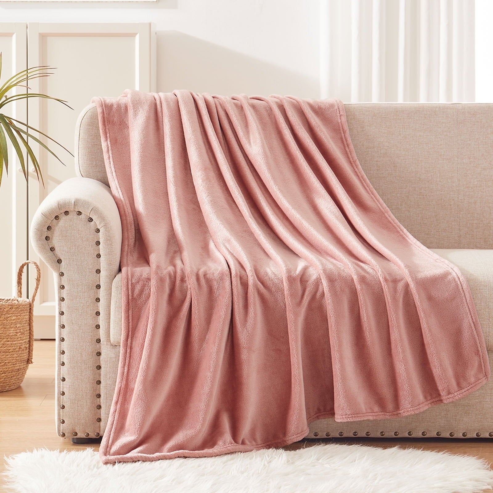 Reversible Sherpa Fleece Throw Blanket for Couch, Sofa, Super Soft and Warm Blankets, Pink Throw All Season Use, Cozy, Plush, Lightweig... - Super Soft Reversible Sherpa Flannel Blanket Detail