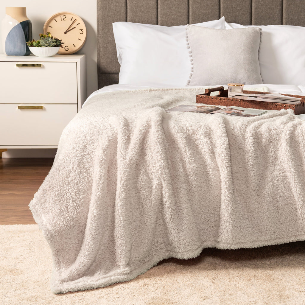 Cozy Fleece Sherpa Throw Blanket For Couch Sofa, Cream Beige Fluffy Warm Plush Blanket for Bed, Cozy Super Soft Lightweight Throw... - Super Soft Reversible Sherpa Flannel Blanket Detail
